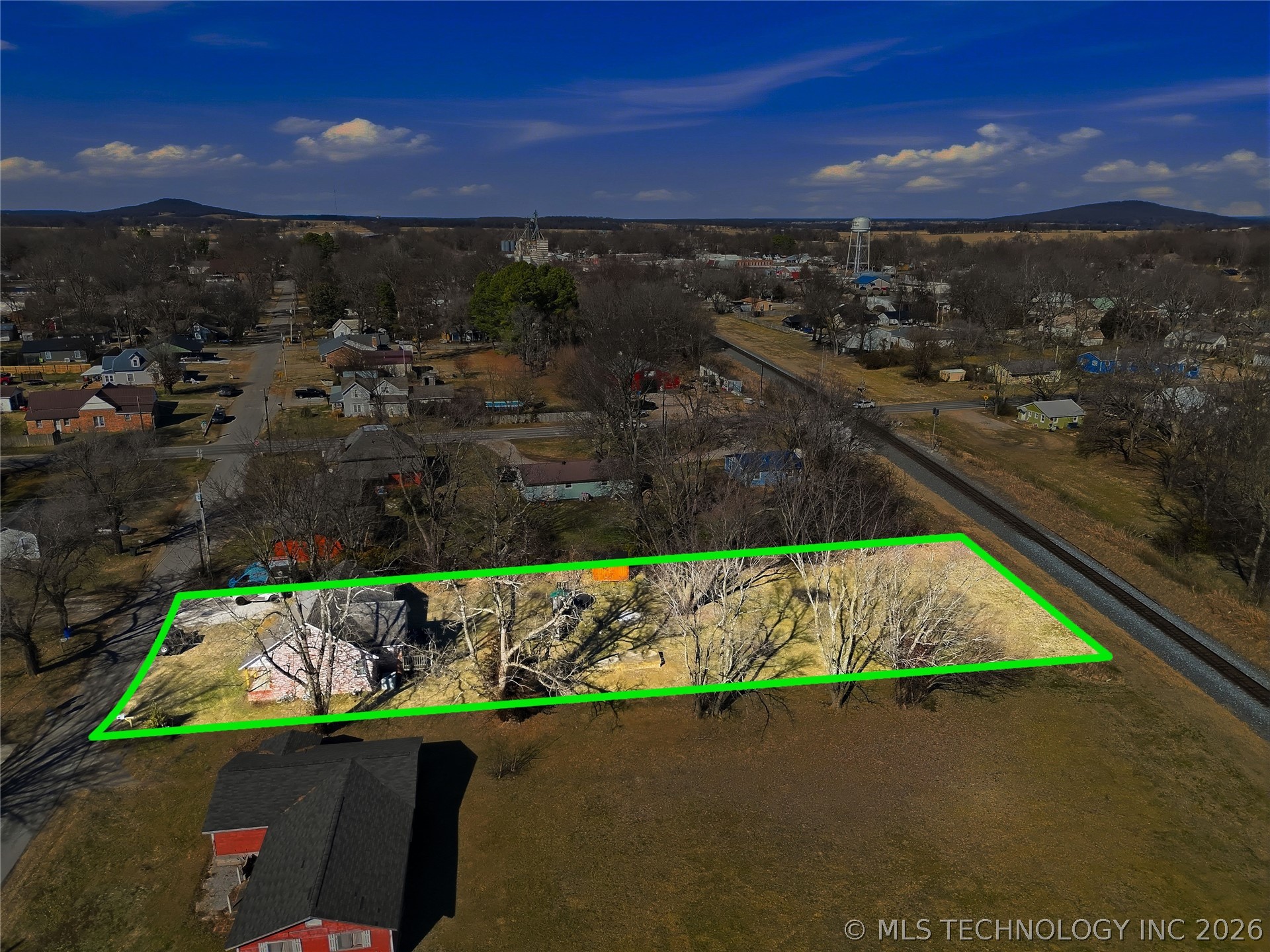 1627 S Locust Avenue Property Photo 30