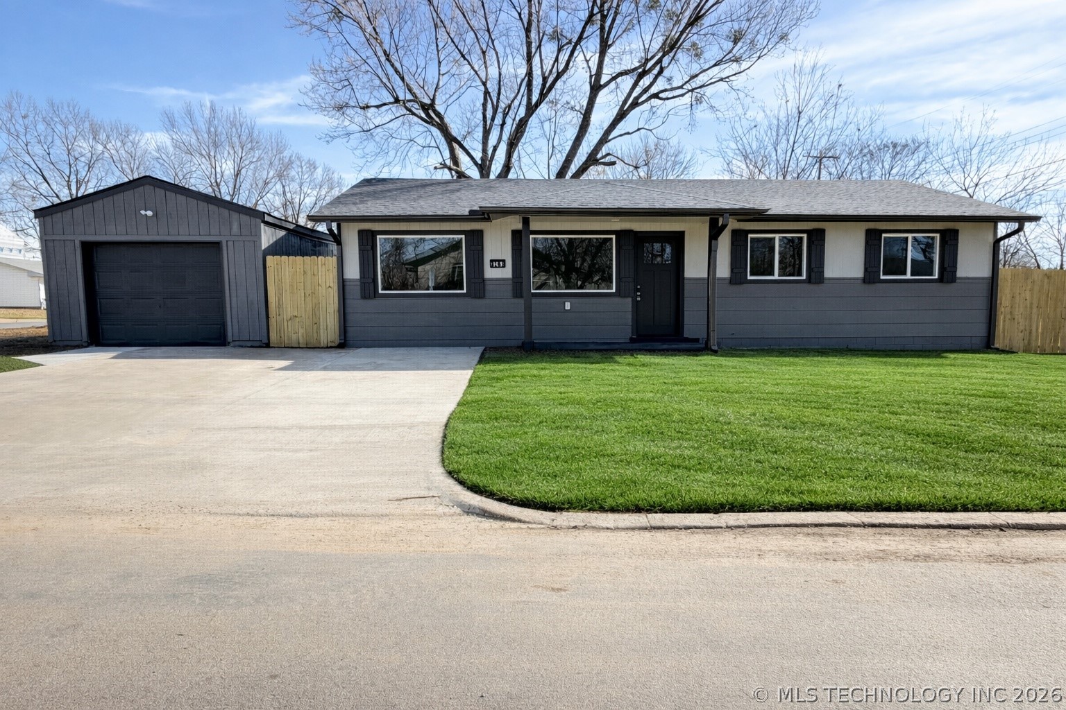 2203 S Poplar Street Property Photo 2