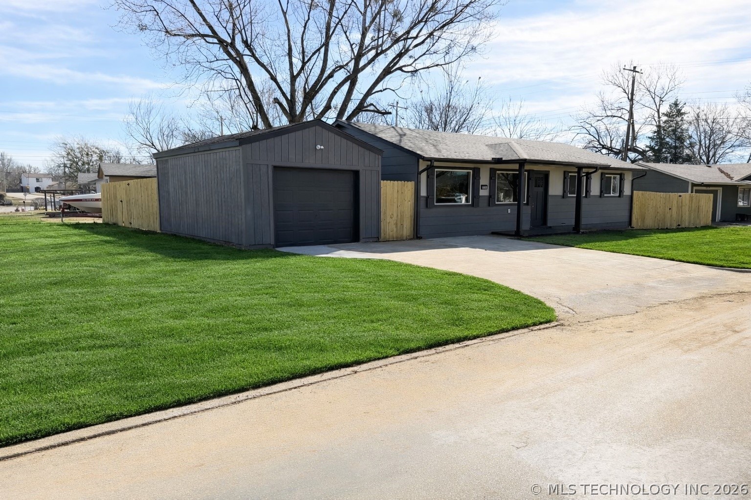 2203 S Poplar Street Property Photo 4