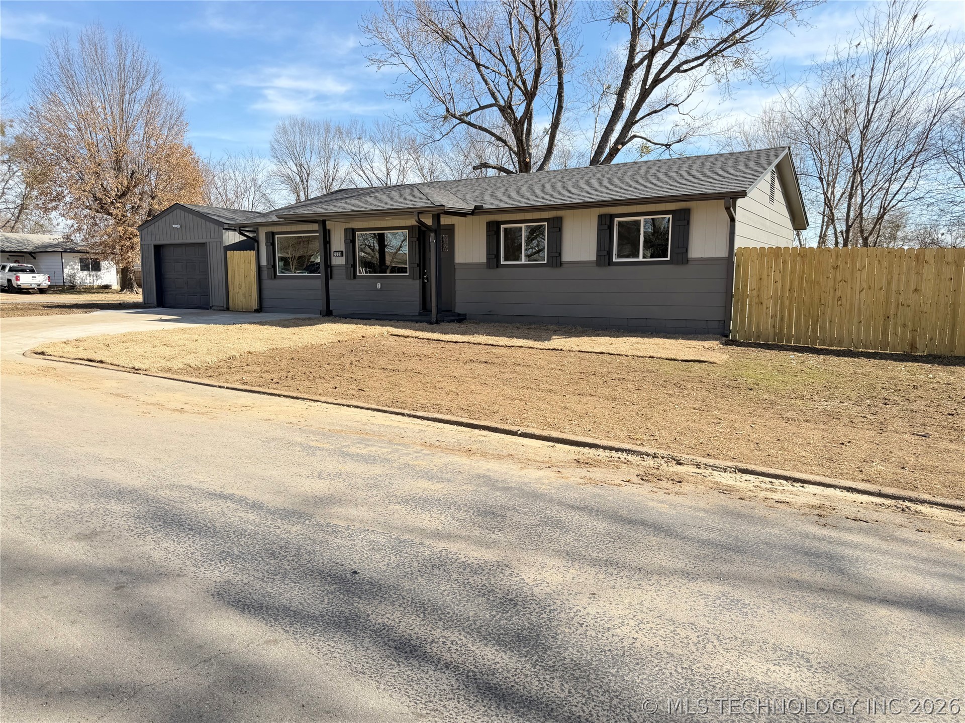 2203 S Poplar Street Property Photo 5