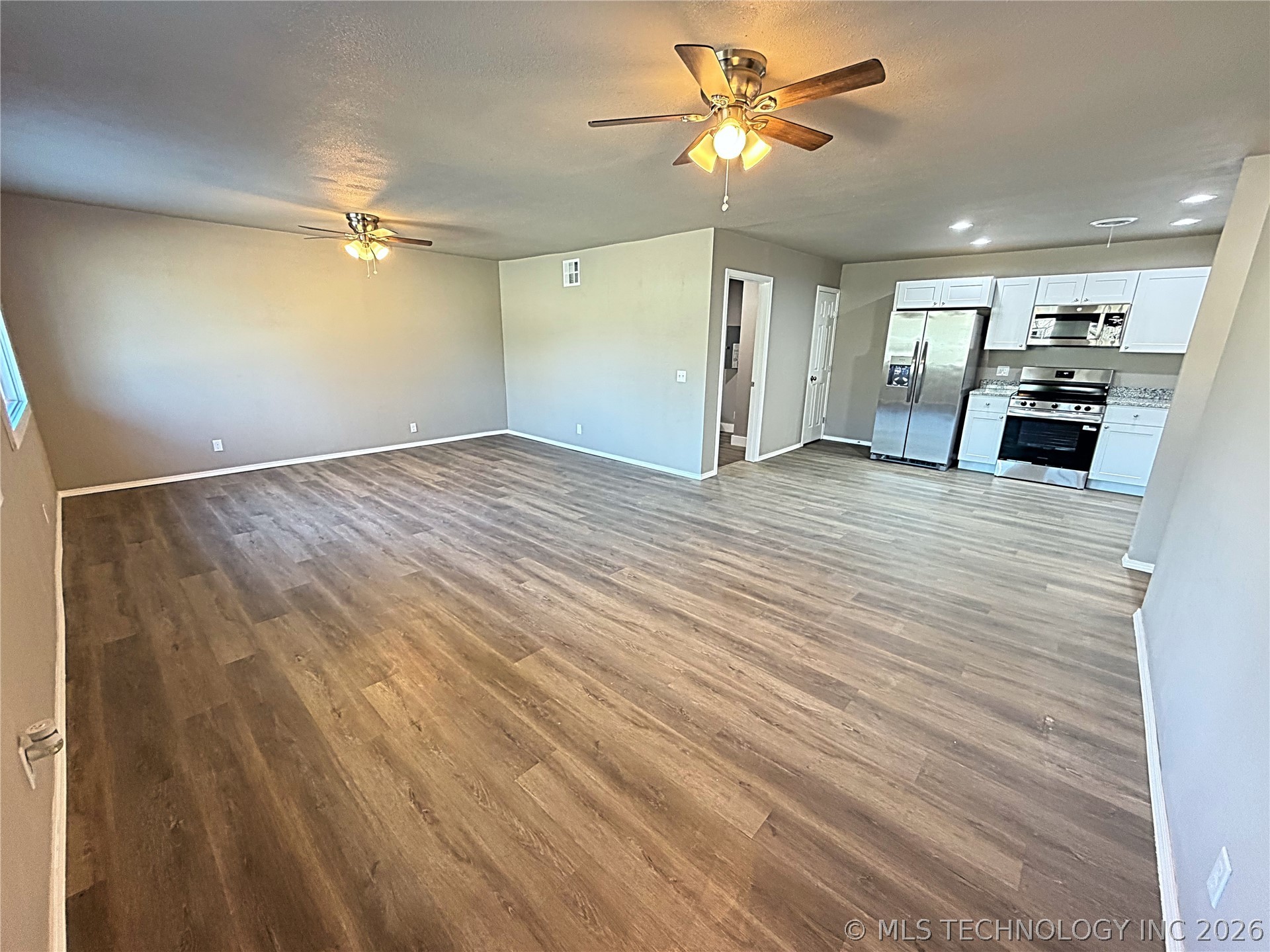 2203 S Poplar Street Property Photo 6