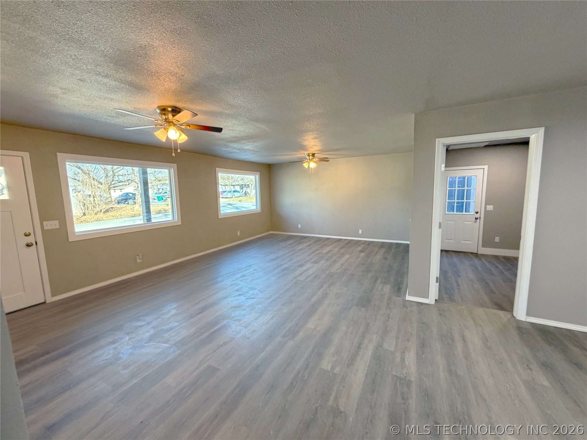 2203 S Poplar Street Property Photo 7