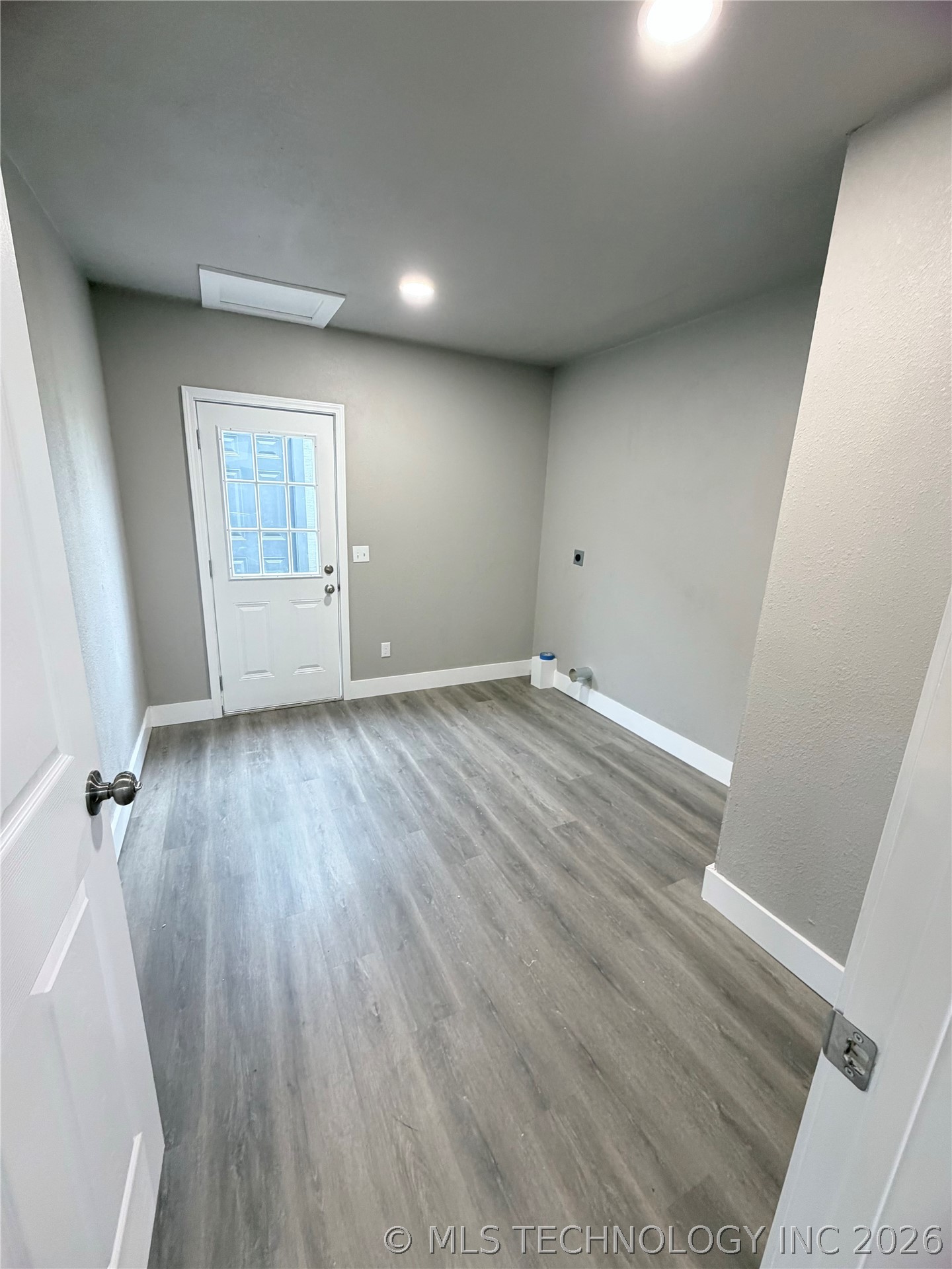 2203 S Poplar Street Property Photo 10