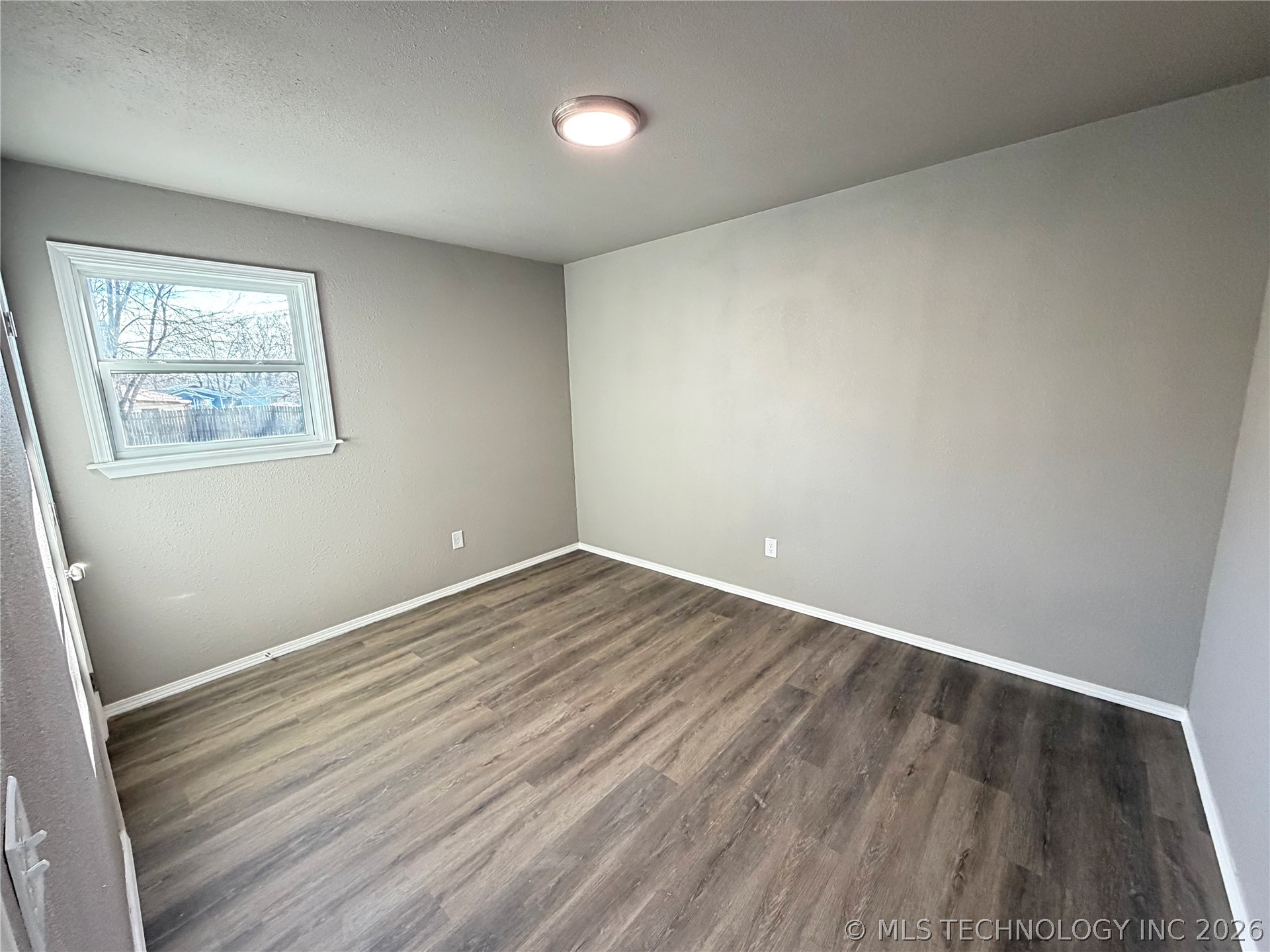 2203 S Poplar Street Property Photo 12