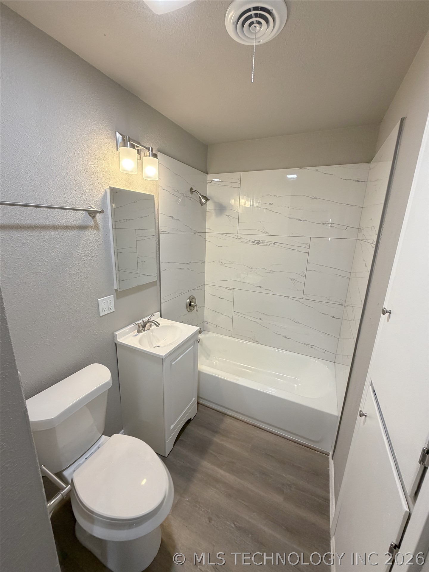 2203 S Poplar Street Property Photo 15