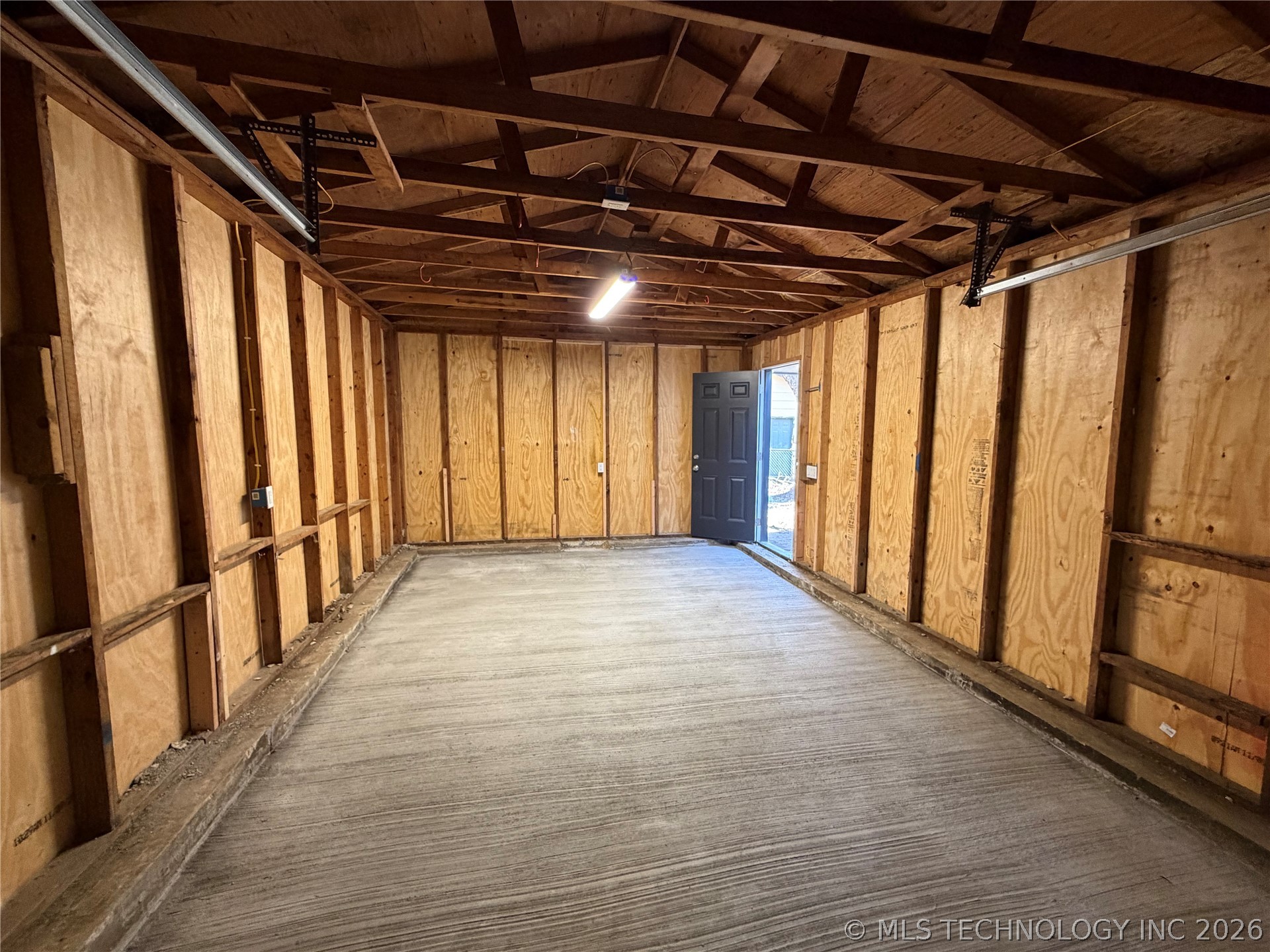 2203 S Poplar Street Property Photo 16