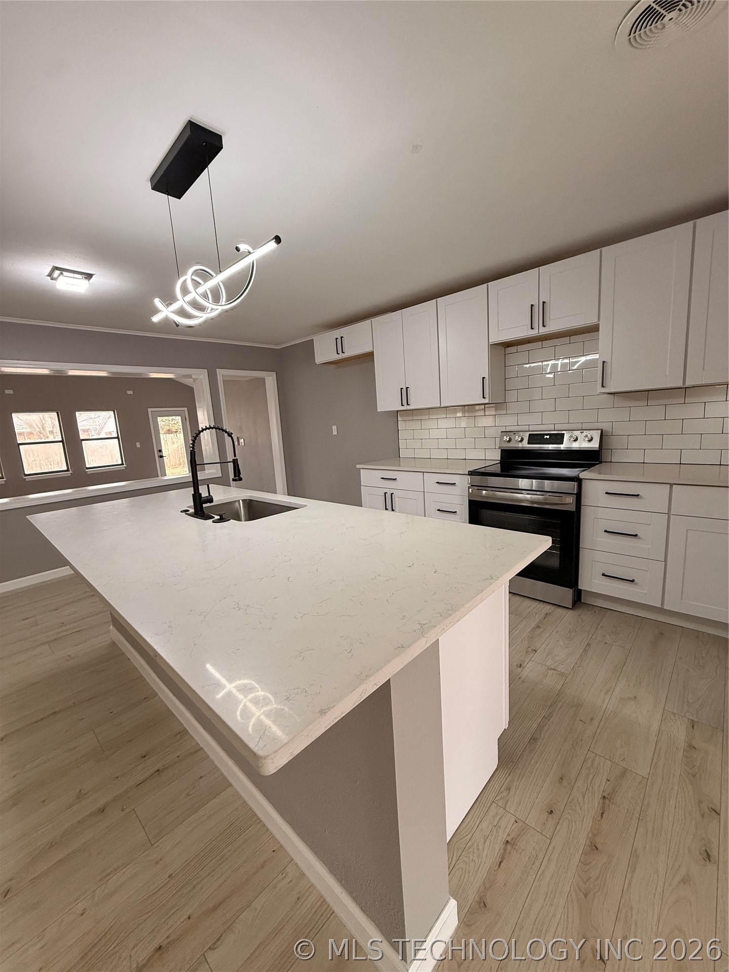 2717 S 74th East Avenue Property Photo 4