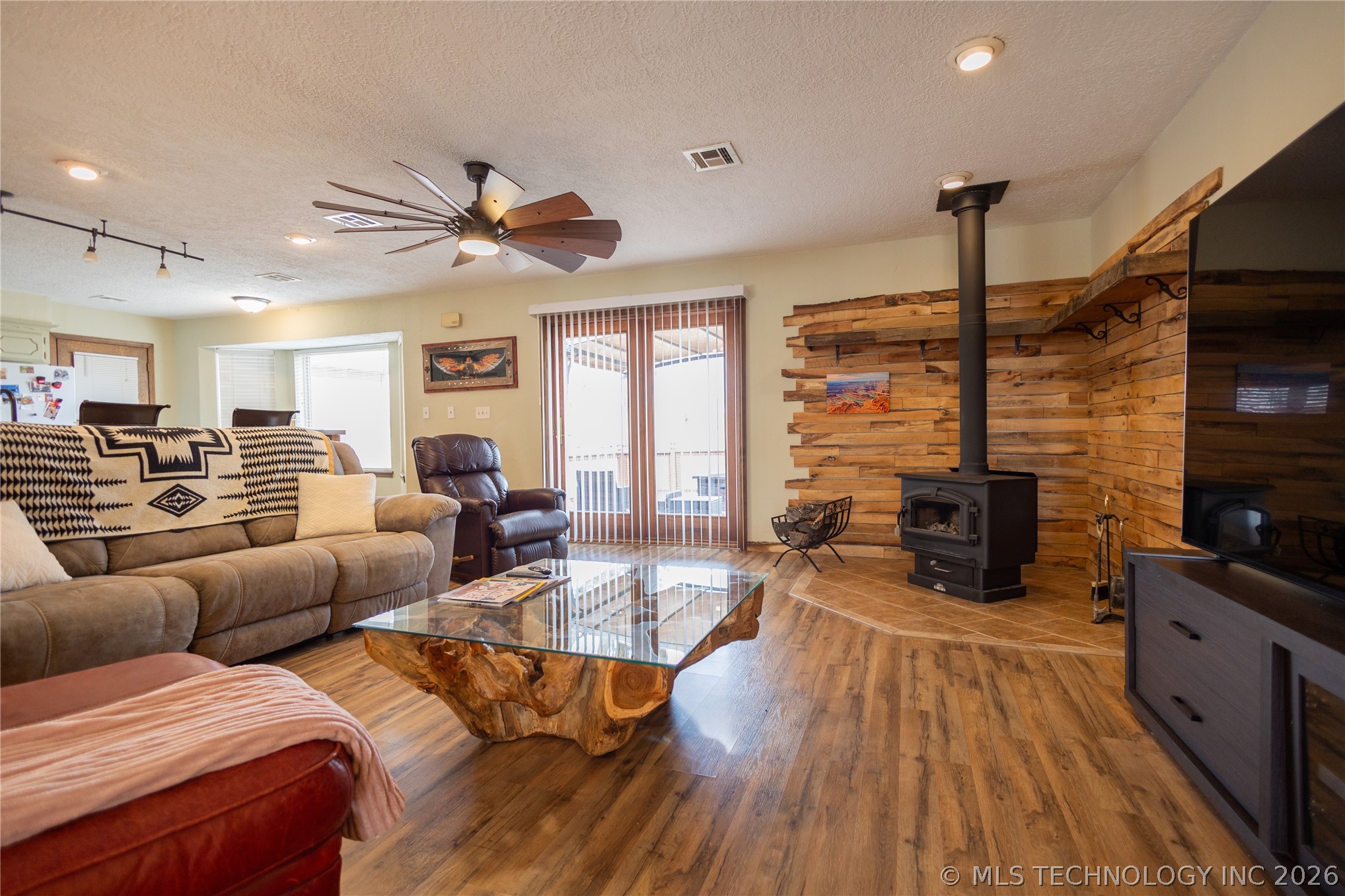 1701 Lakeview Property Photo 2