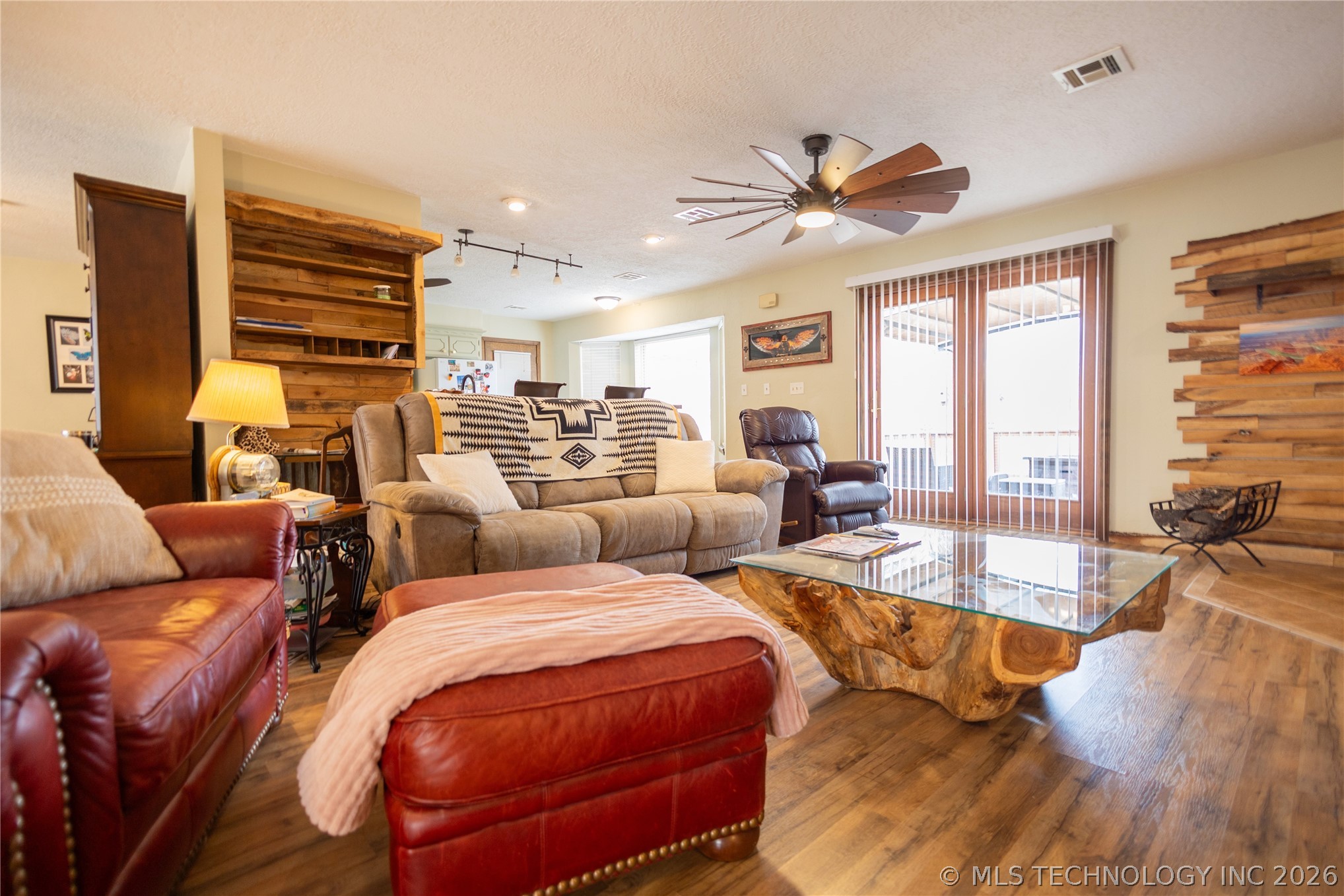 1701 Lakeview Property Photo 4