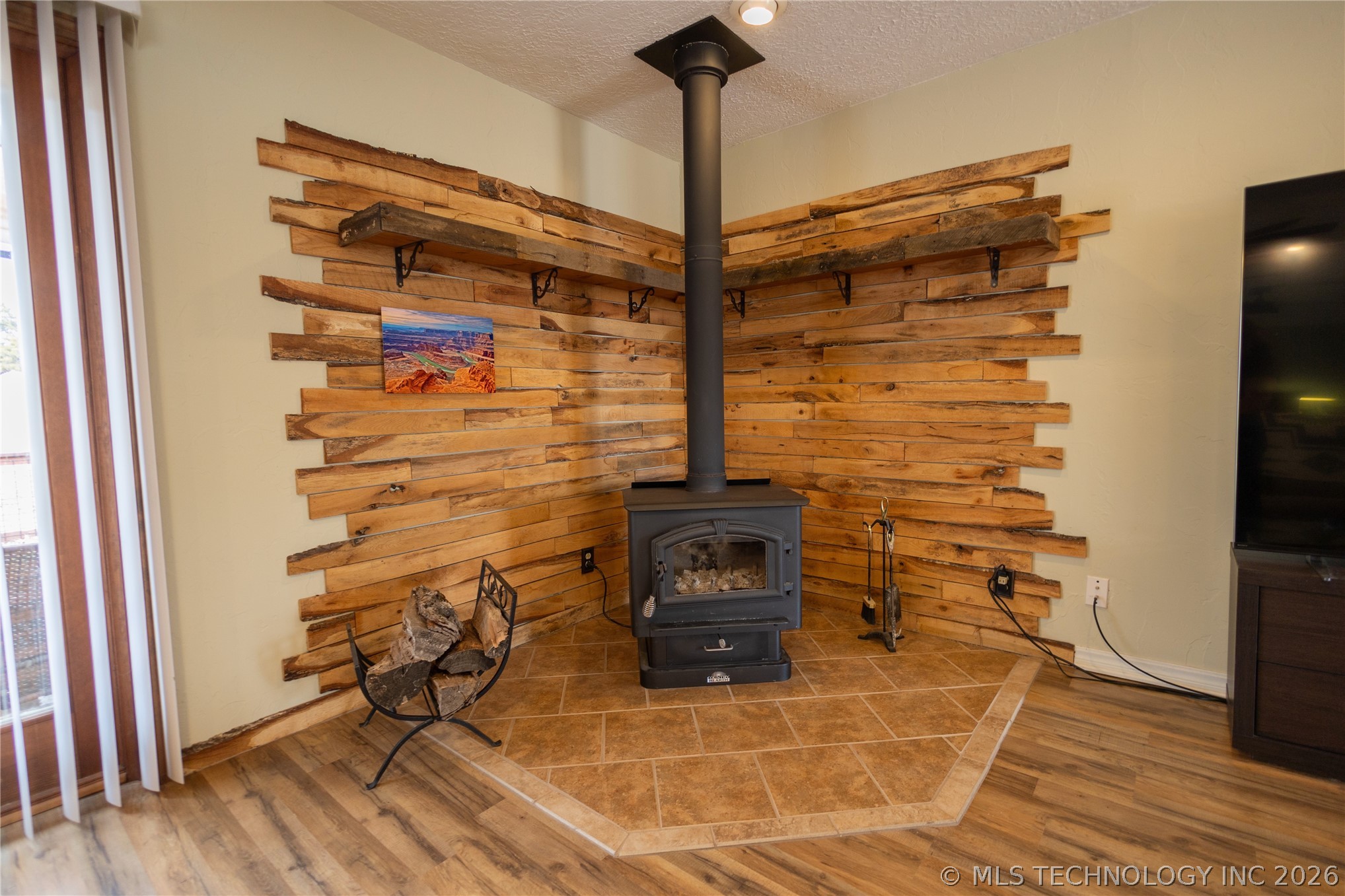 1701 Lakeview Property Photo 5