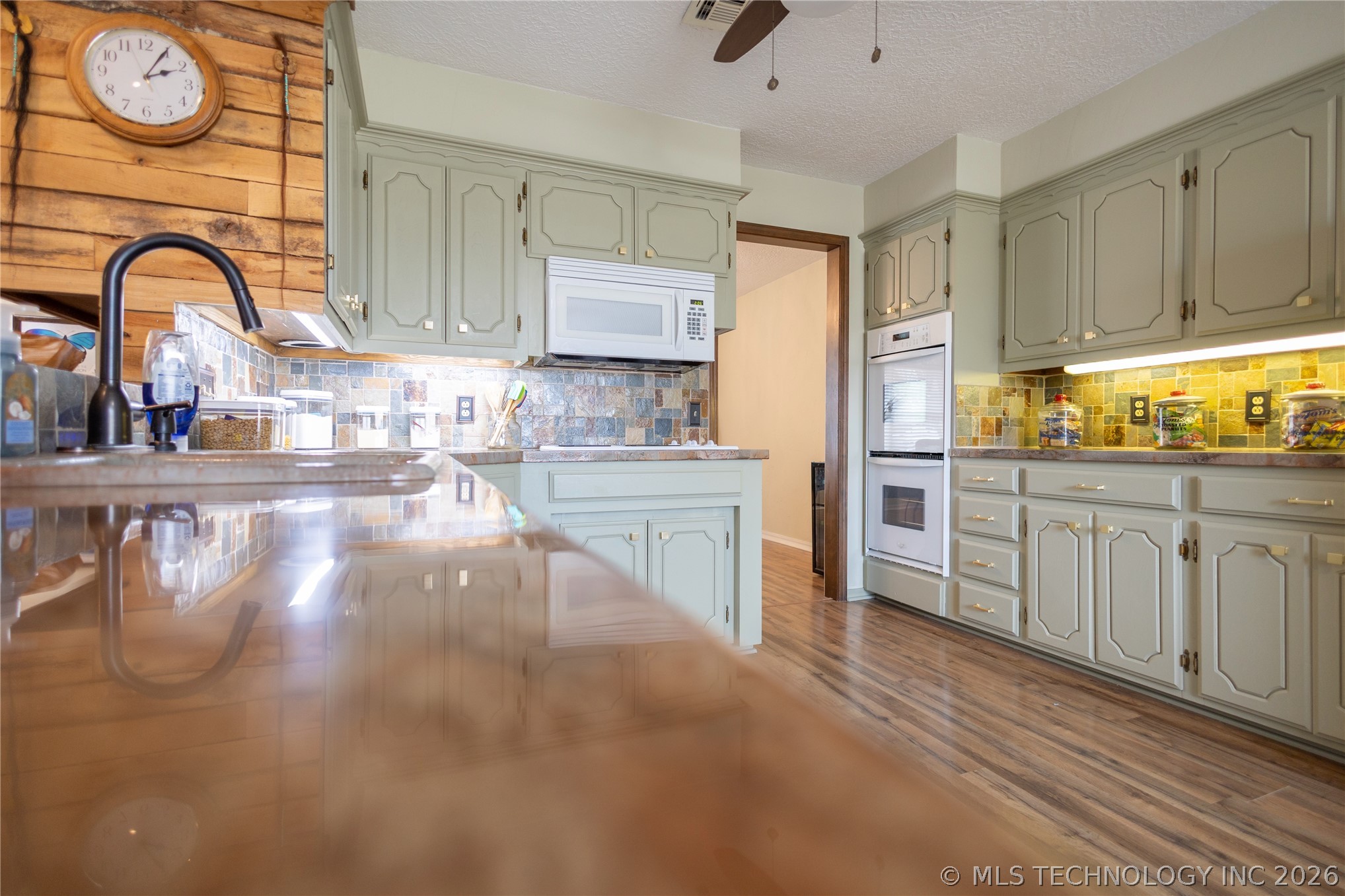 1701 Lakeview Property Photo 7