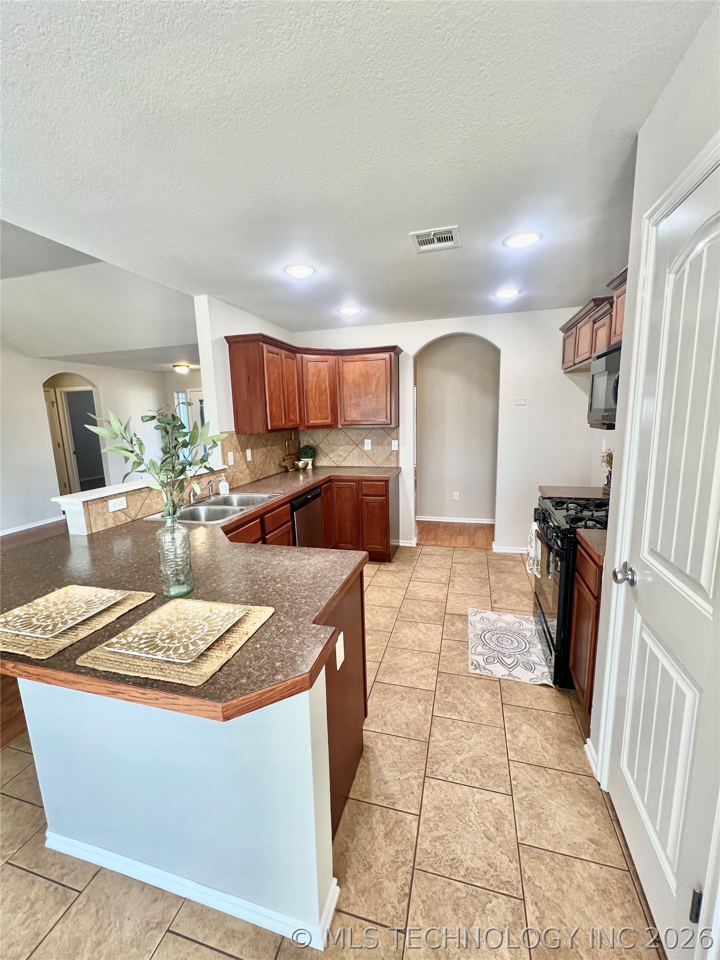 11280 S 277th East Avenue Property Photo 8