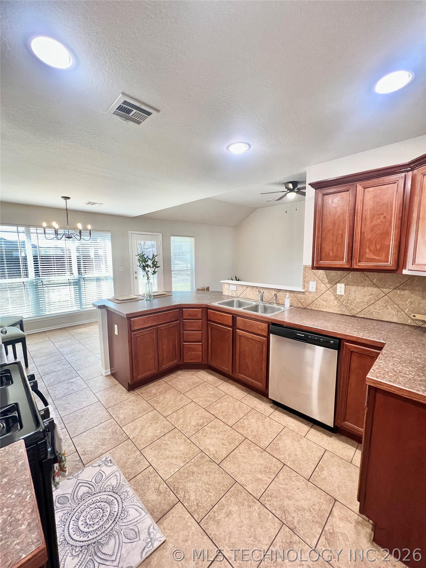 11280 S 277th East Avenue Property Photo 9