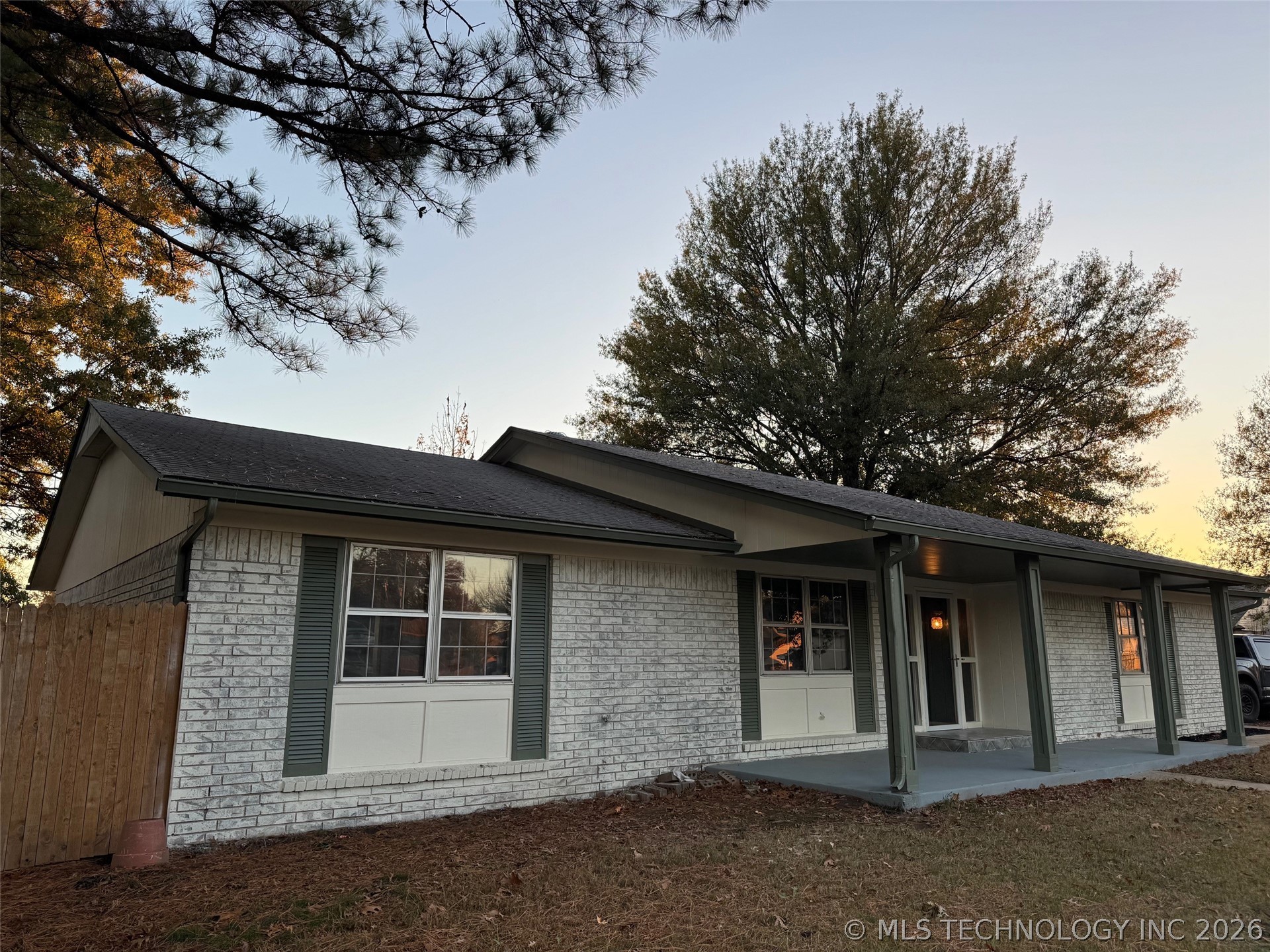 2701 E Indianola Street Property Photo 2