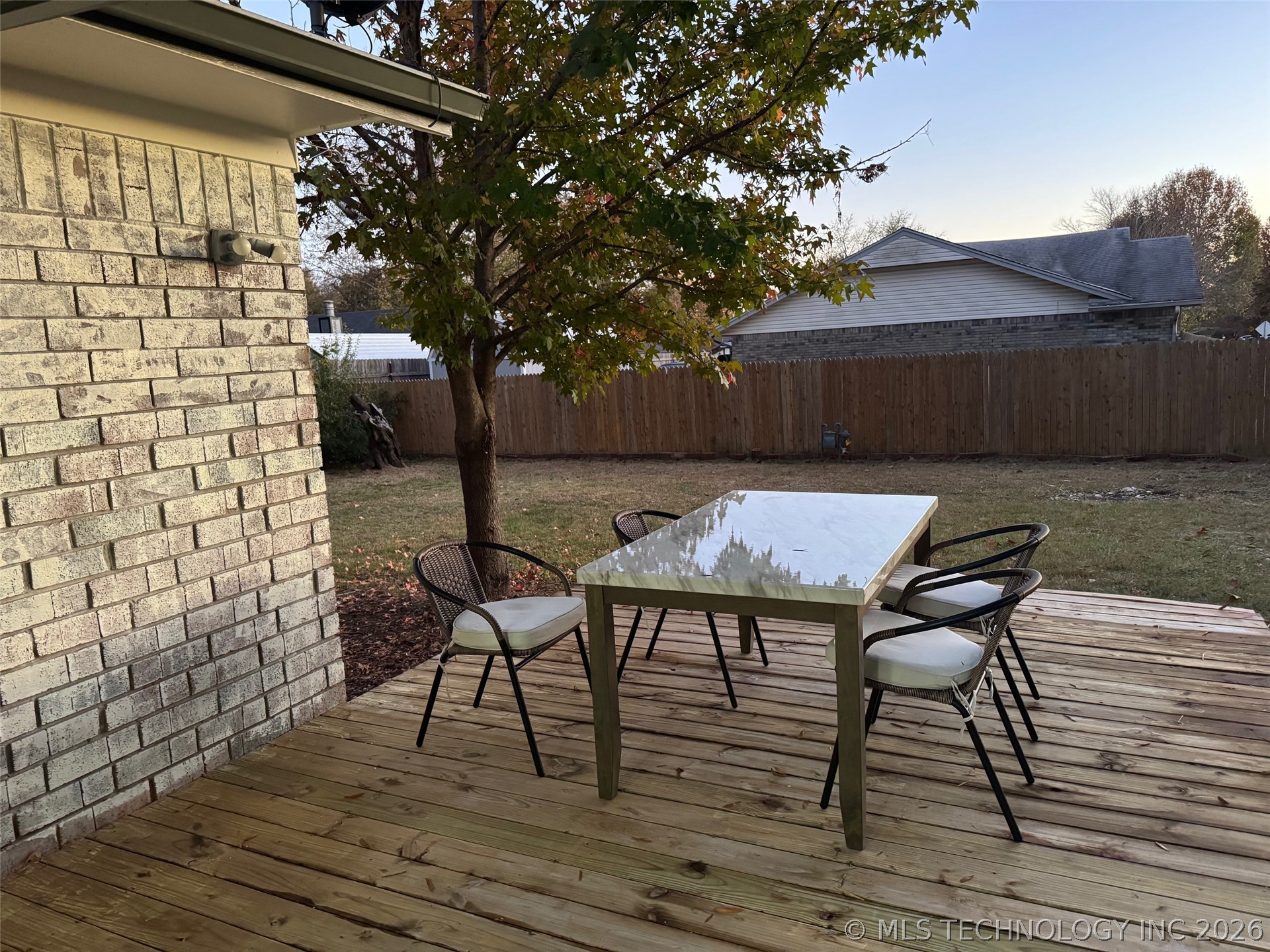 2701 E Indianola Street Property Photo 4