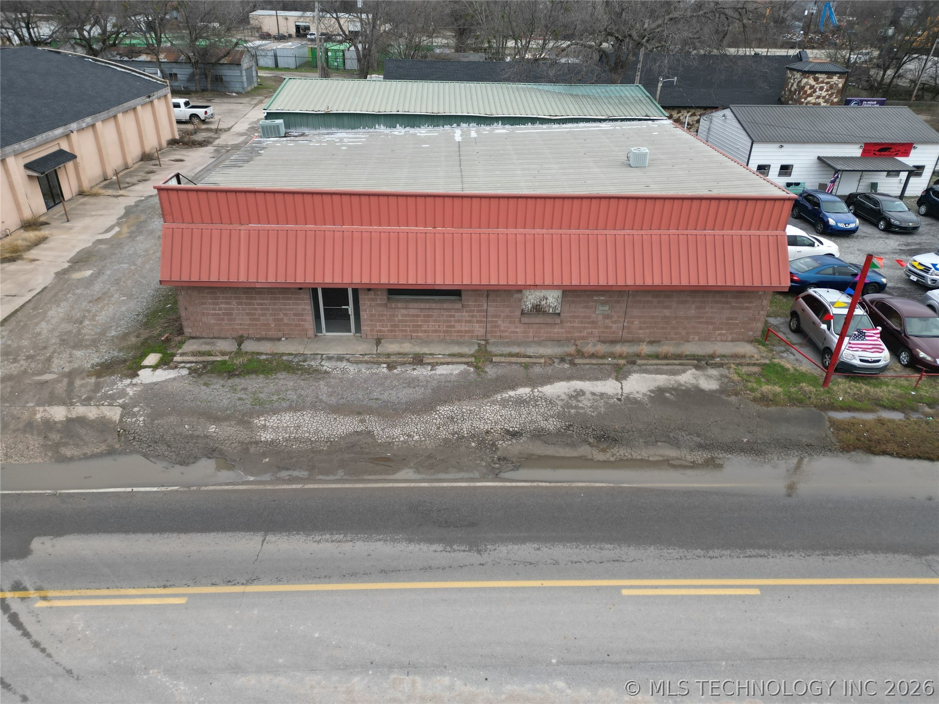 610 N 1st Avenue Property Photo 2