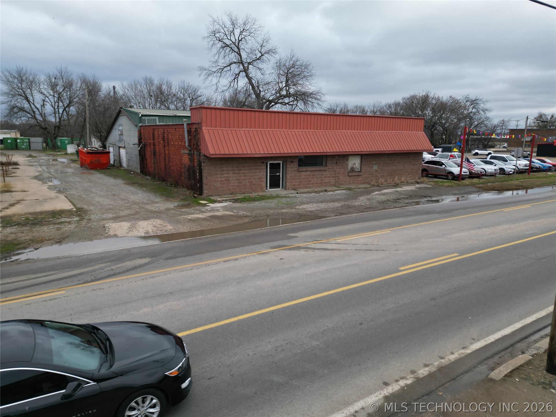 610 N 1st Avenue Property Photo 3