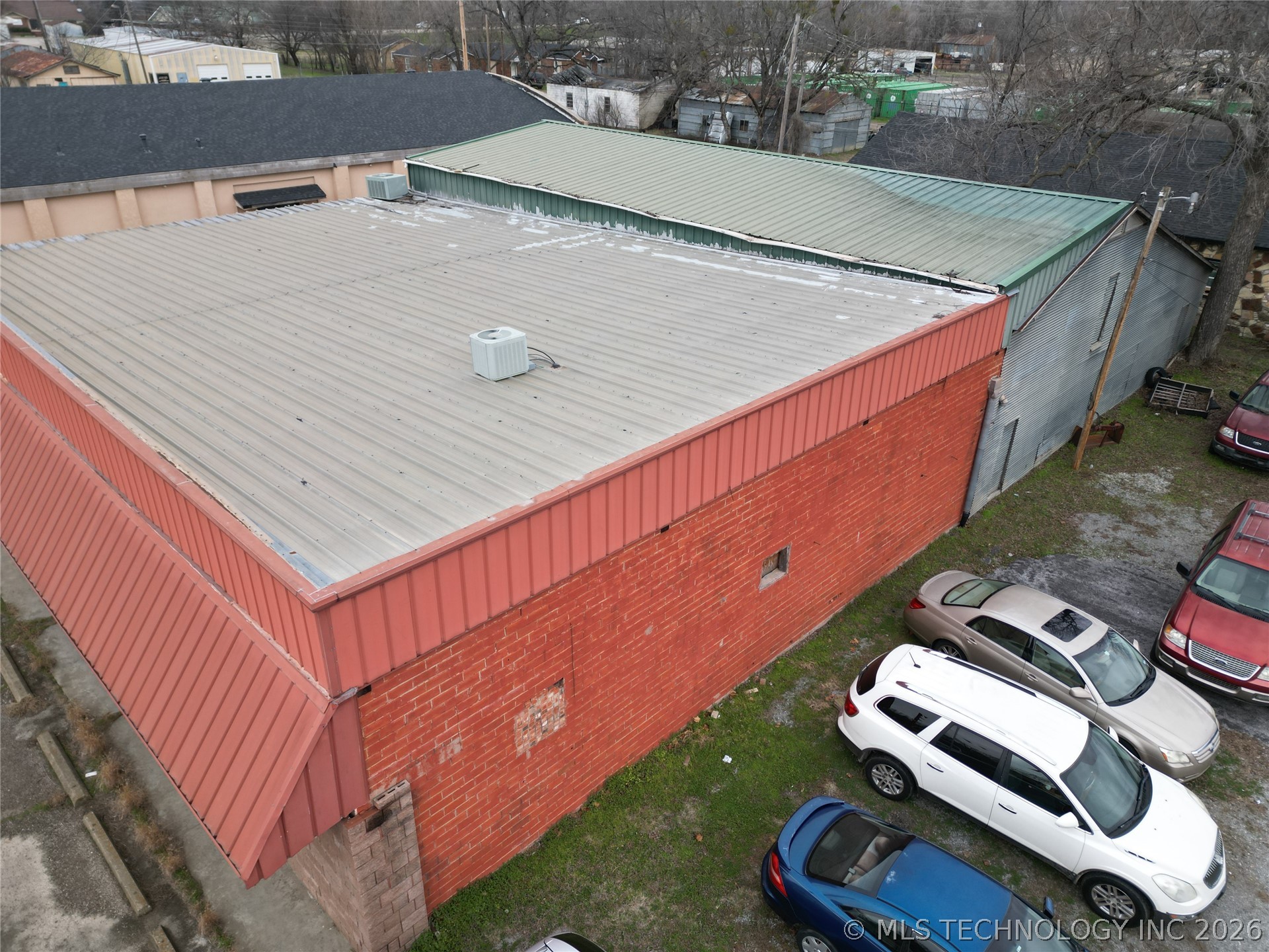 610 N 1st Avenue Property Photo 4