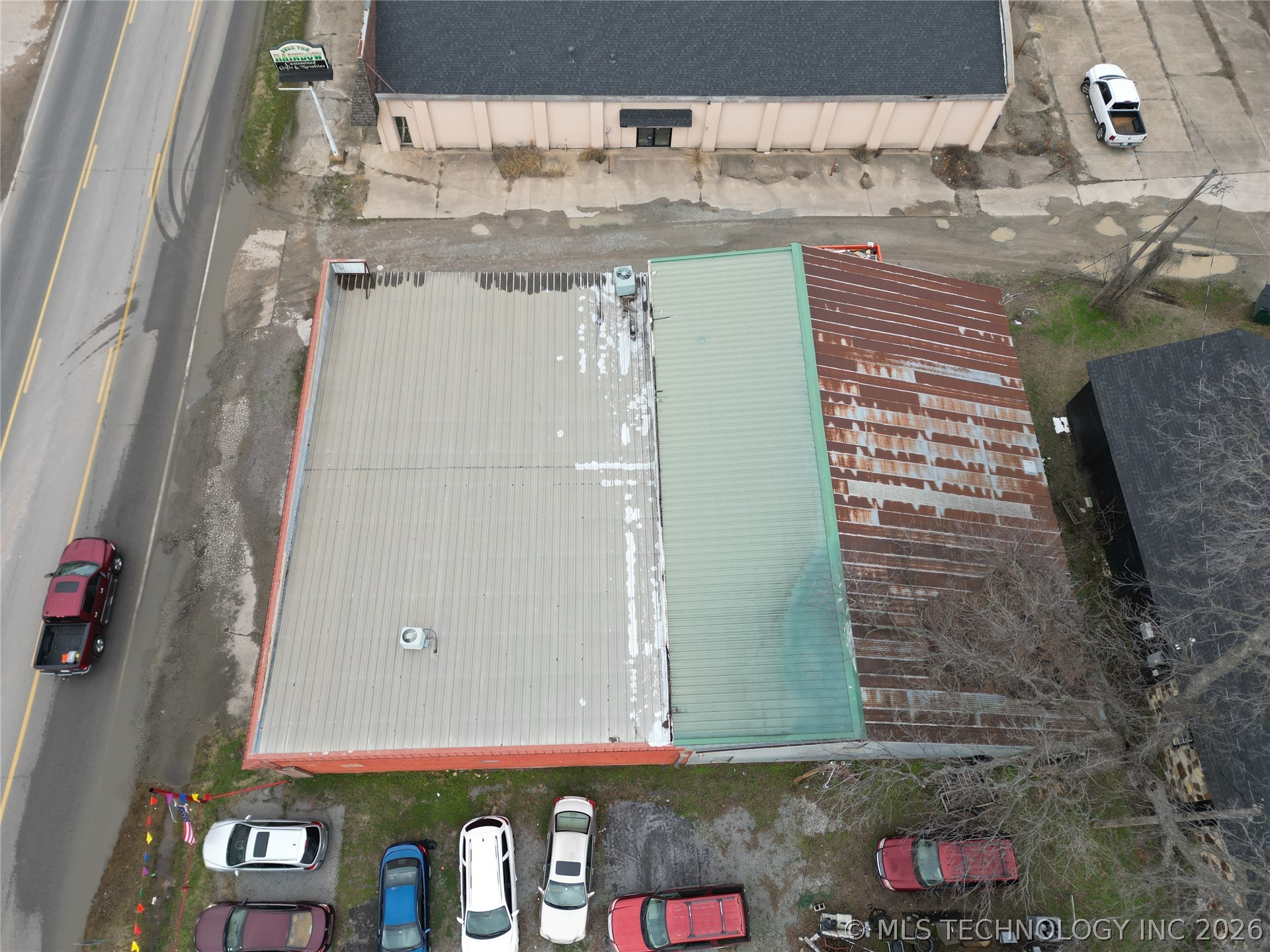 610 N 1st Avenue Property Photo 7