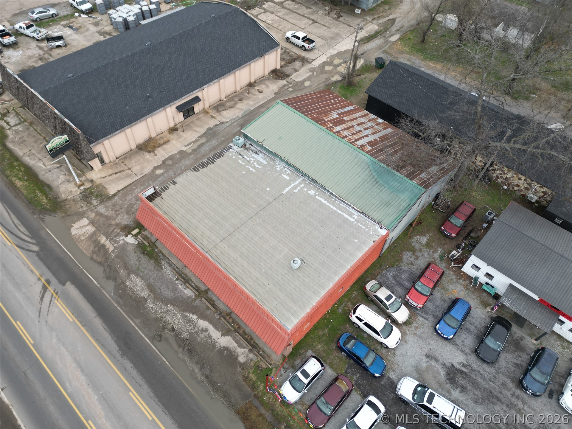 610 N 1st Avenue Property Photo 8