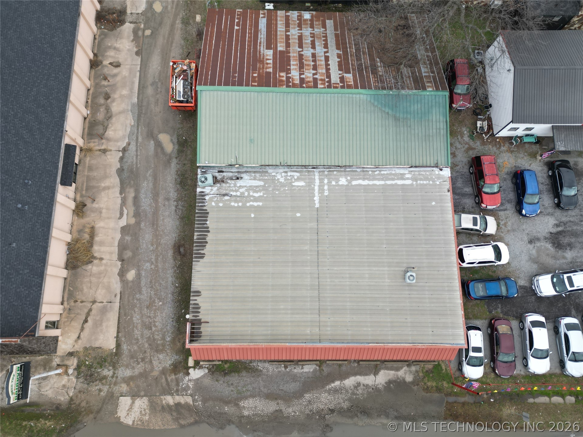 610 N 1st Avenue Property Photo 9