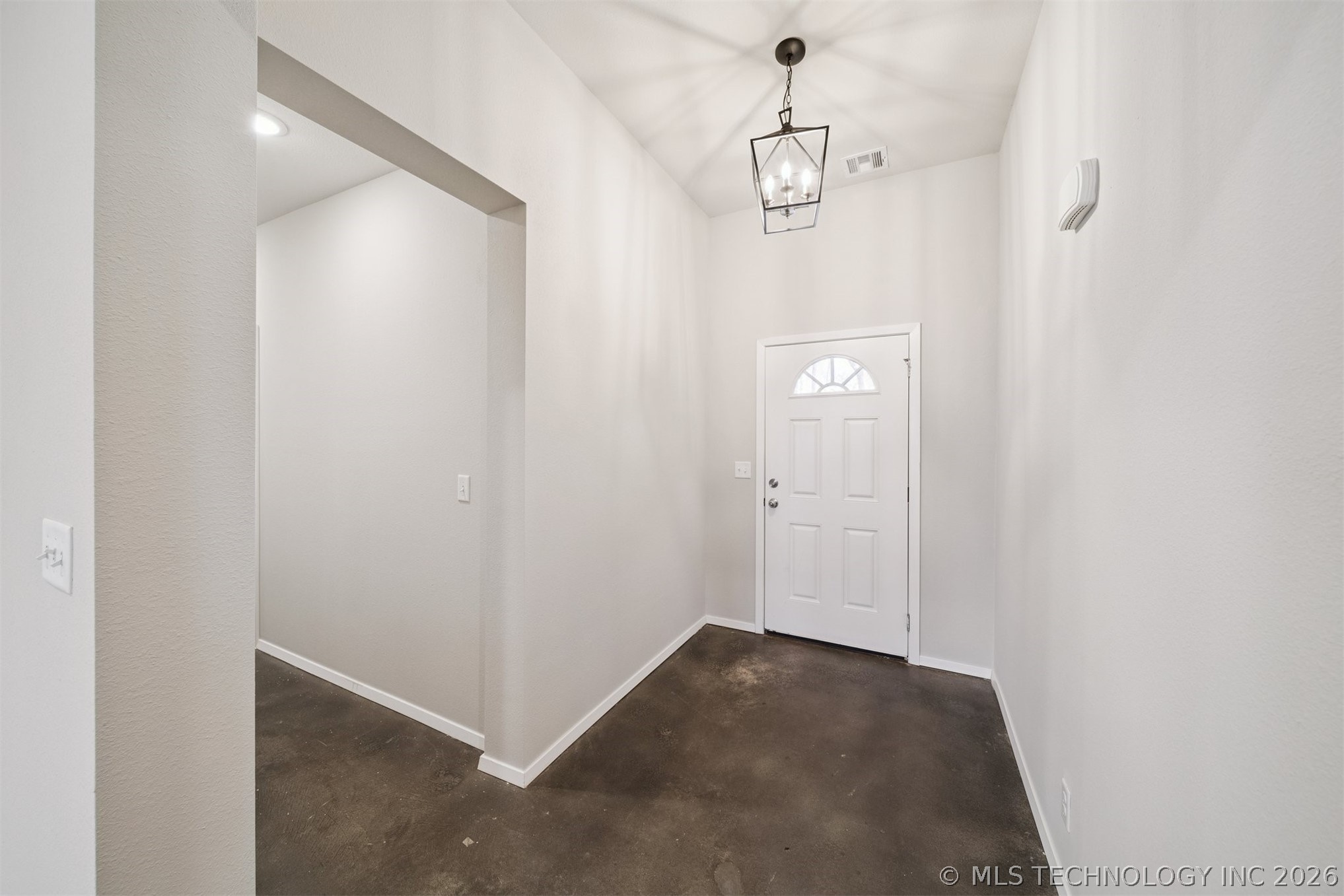 215 N Broadway Street Property Photo 5