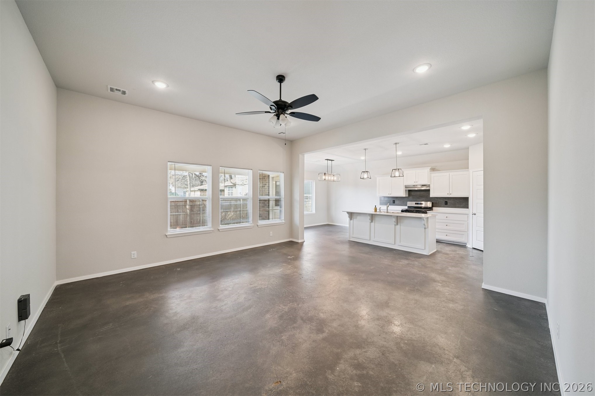 215 N Broadway Street Property Photo 7