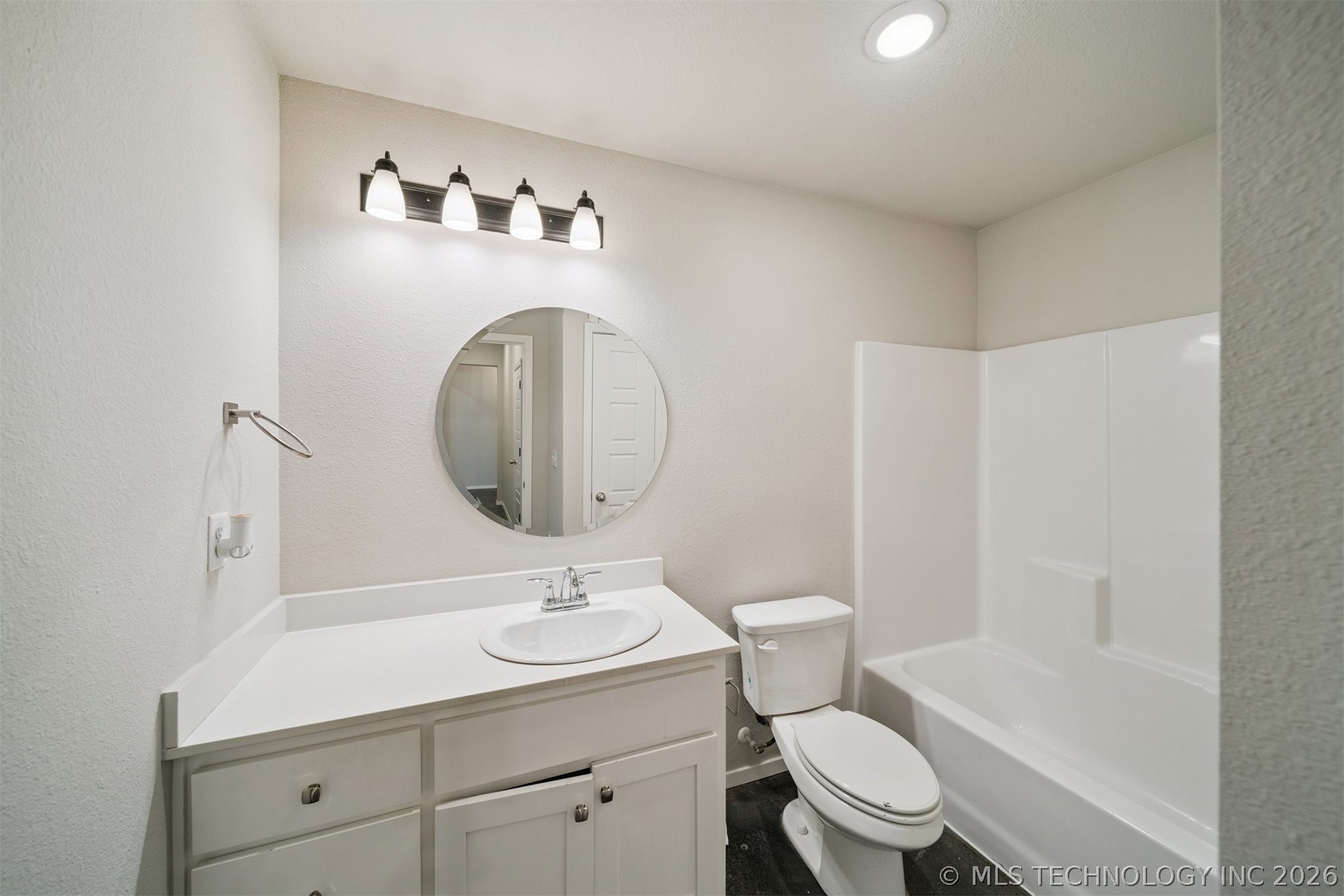 215 N Broadway Street Property Photo 26