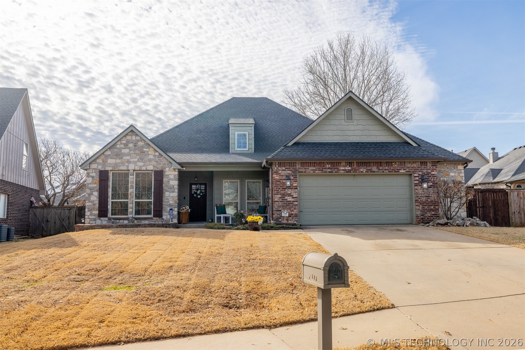 710 W 40th Street Property Photo 1