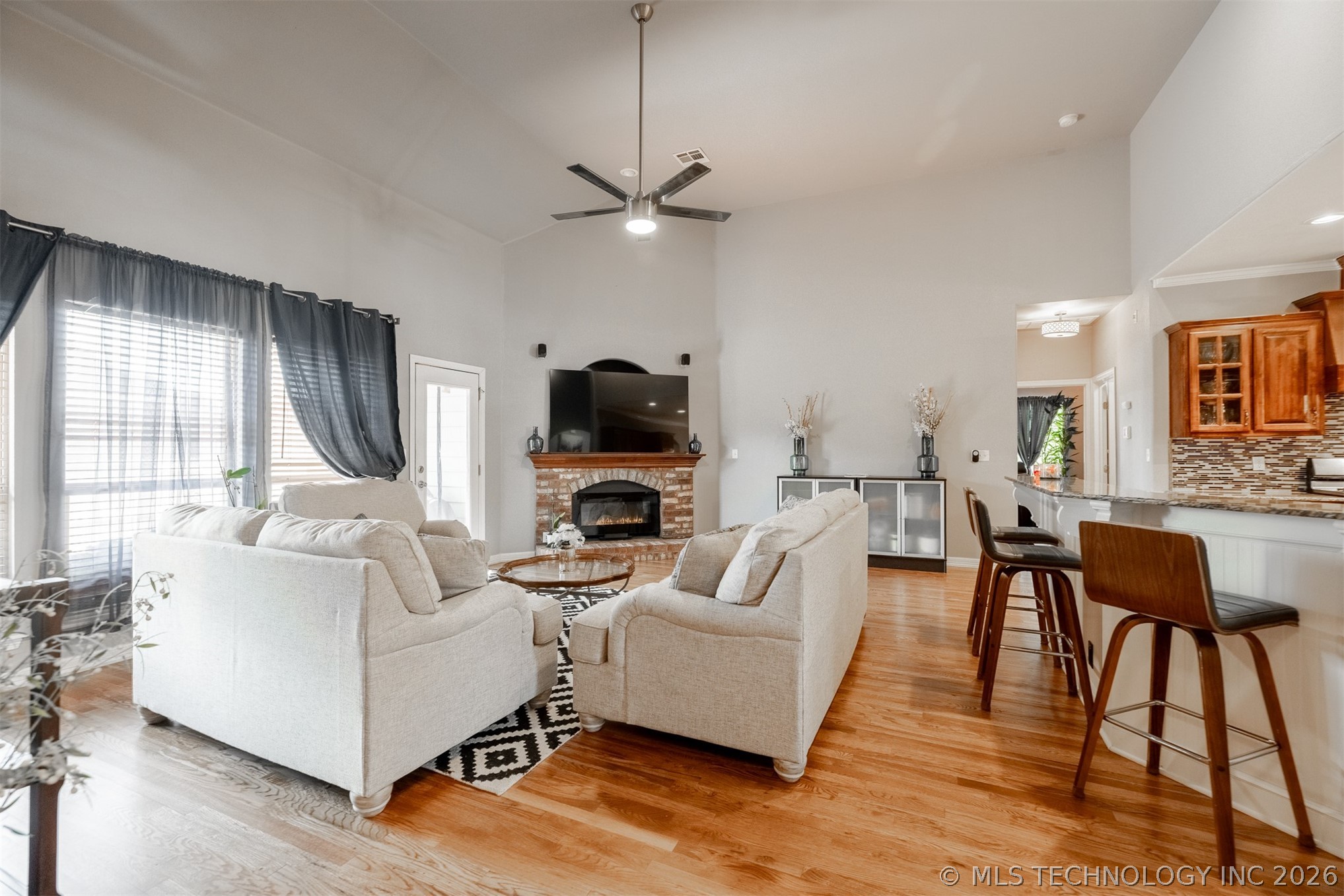 710 W 40th Street Property Photo 5