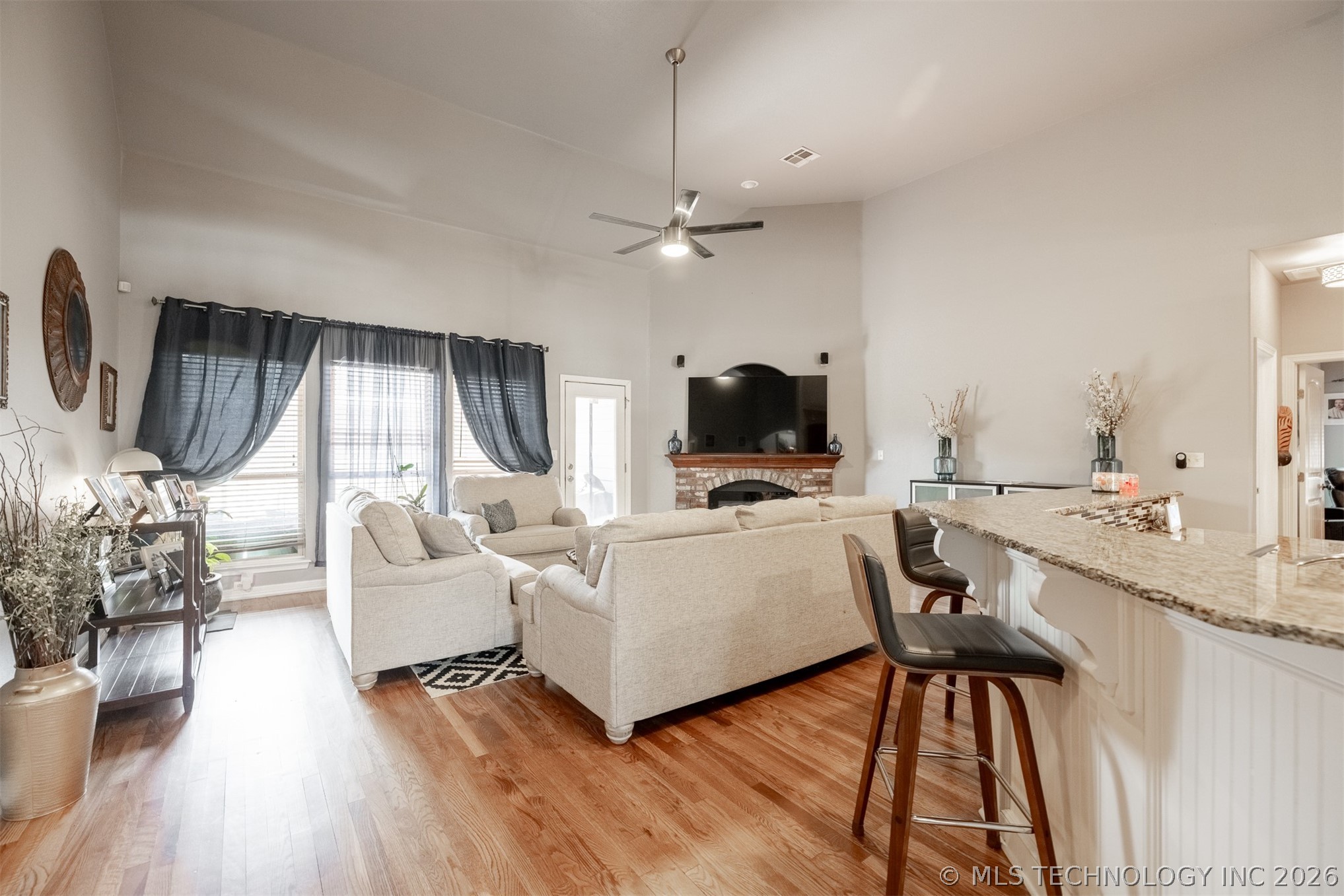710 W 40th Street Property Photo 10
