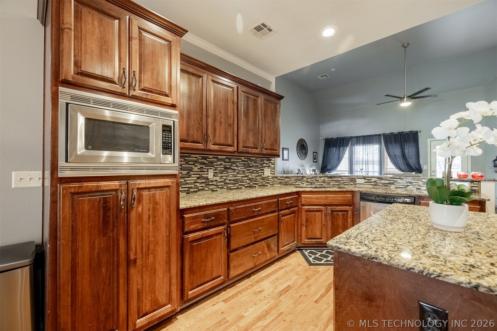 710 W 40th Street Property Photo 13