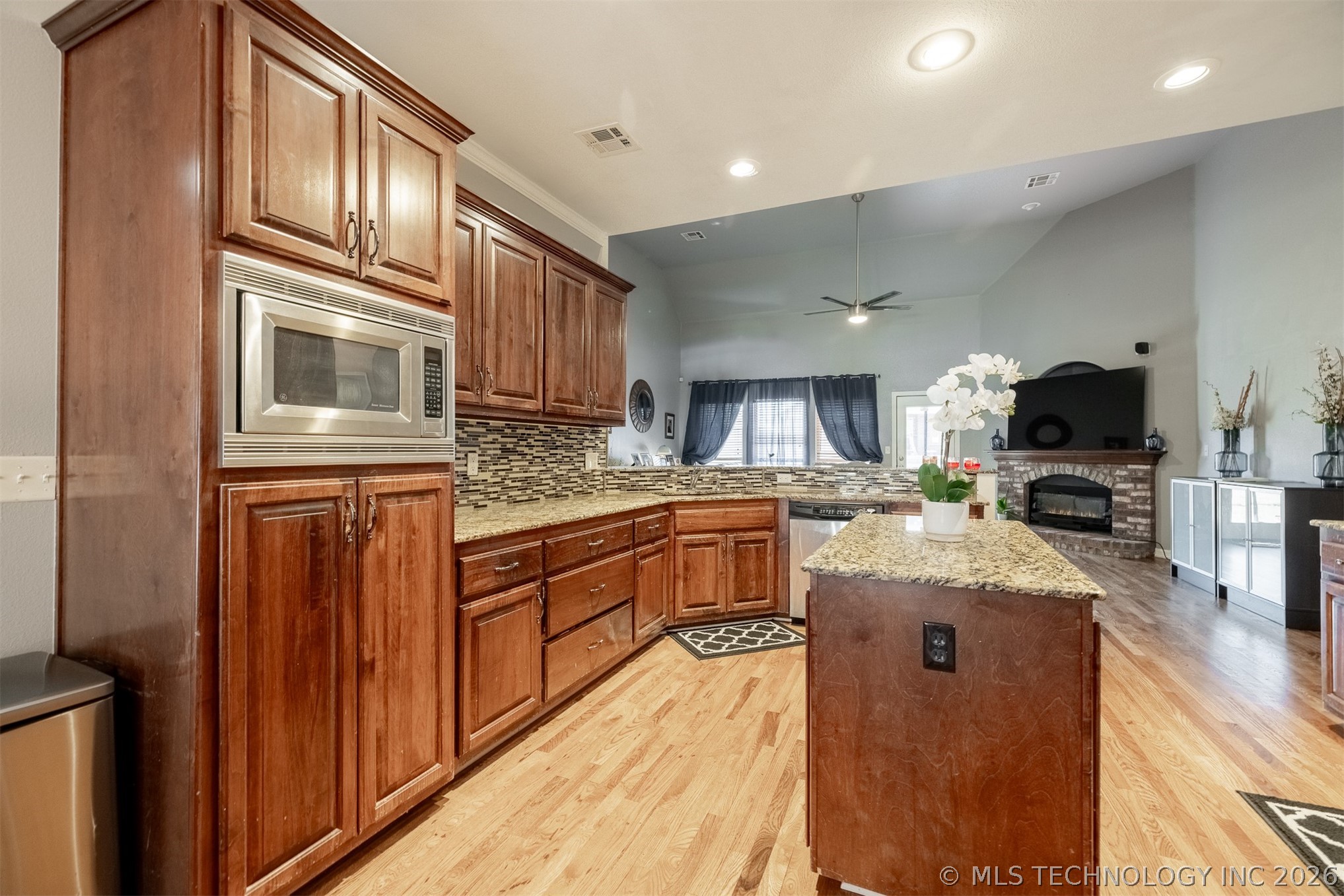 710 W 40th Street Property Photo 14