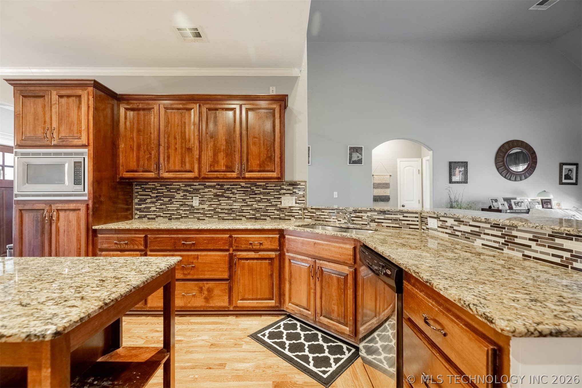 710 W 40th Street Property Photo 15
