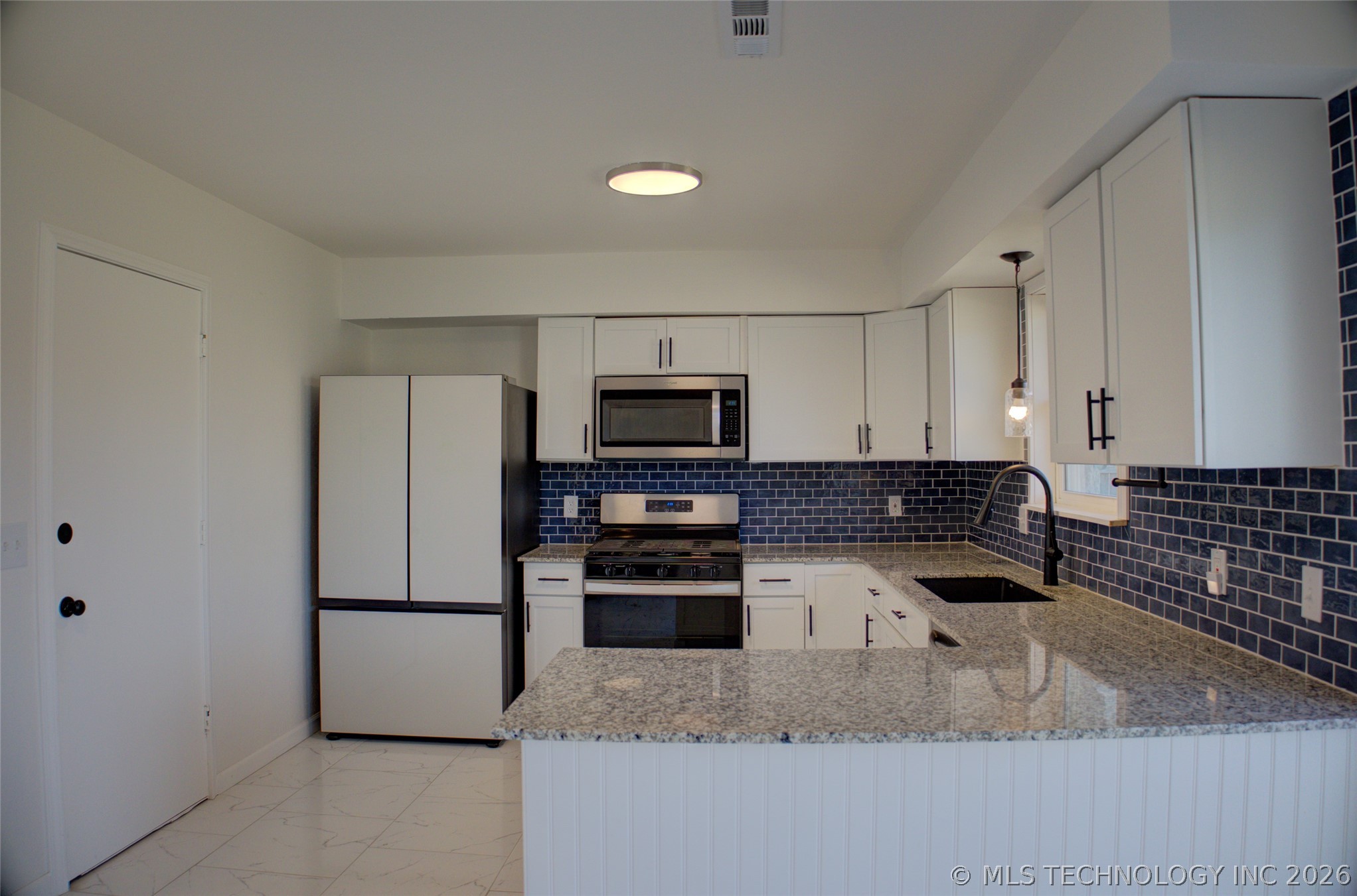 1924 W Urbana Street Property Photo 17