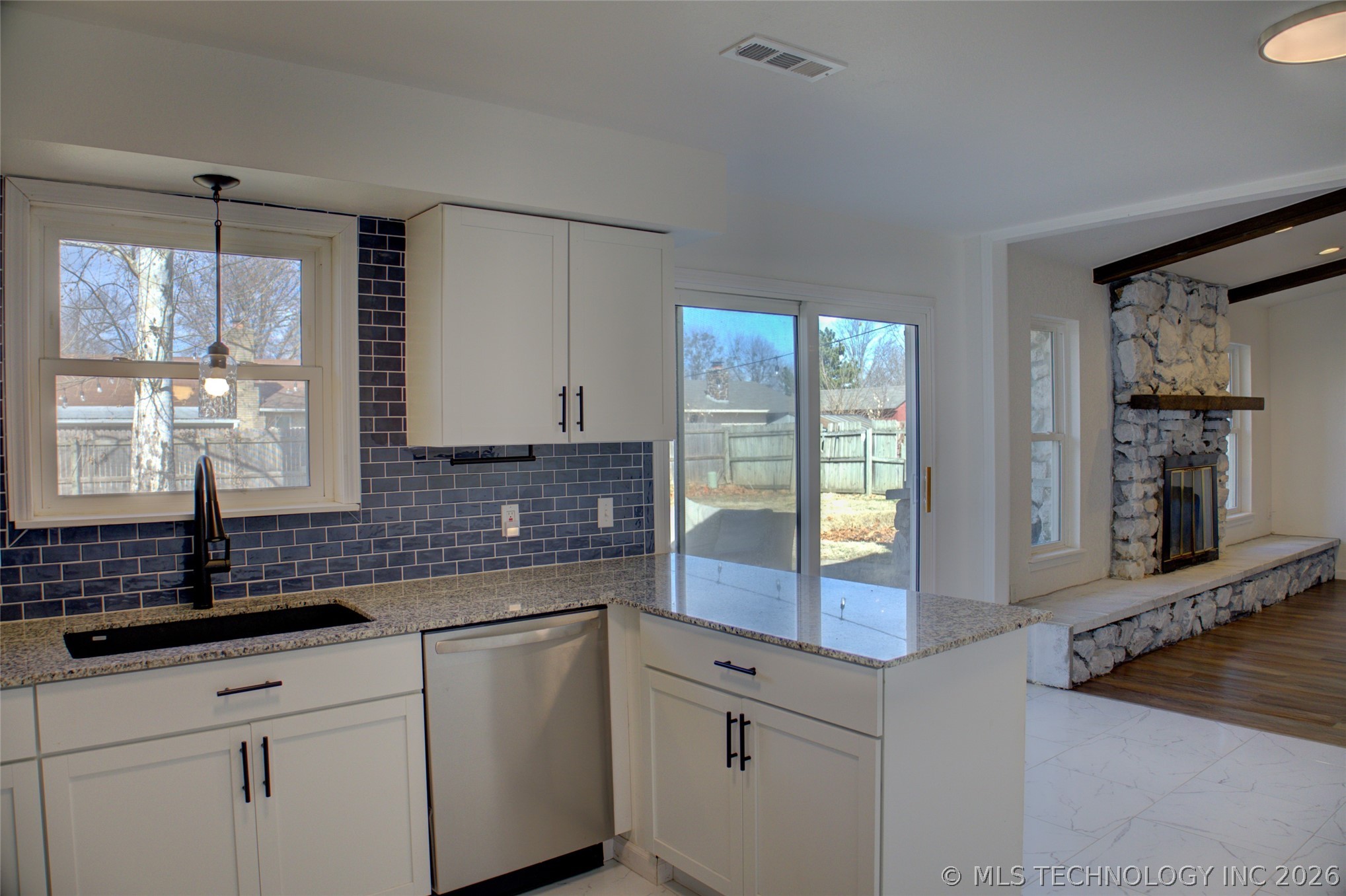 1924 W Urbana Street Property Photo 21
