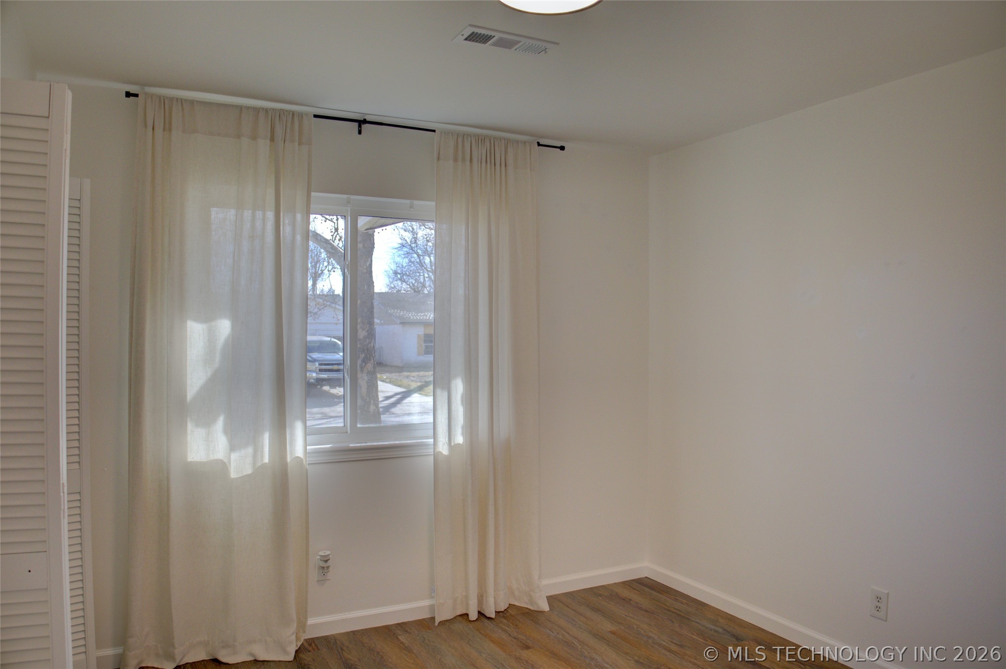 1924 W Urbana Street Property Photo 24