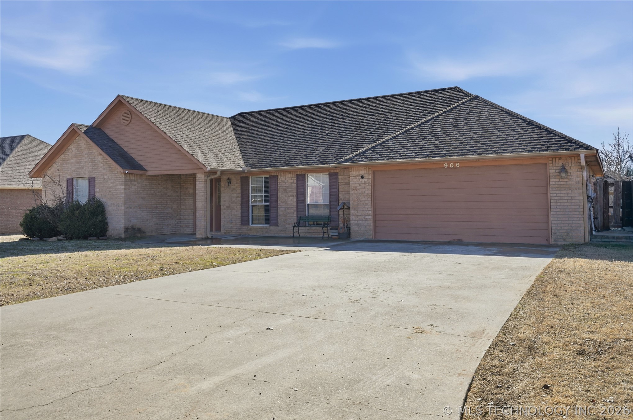 906 Kentucky Derby Drive Property Photo 4