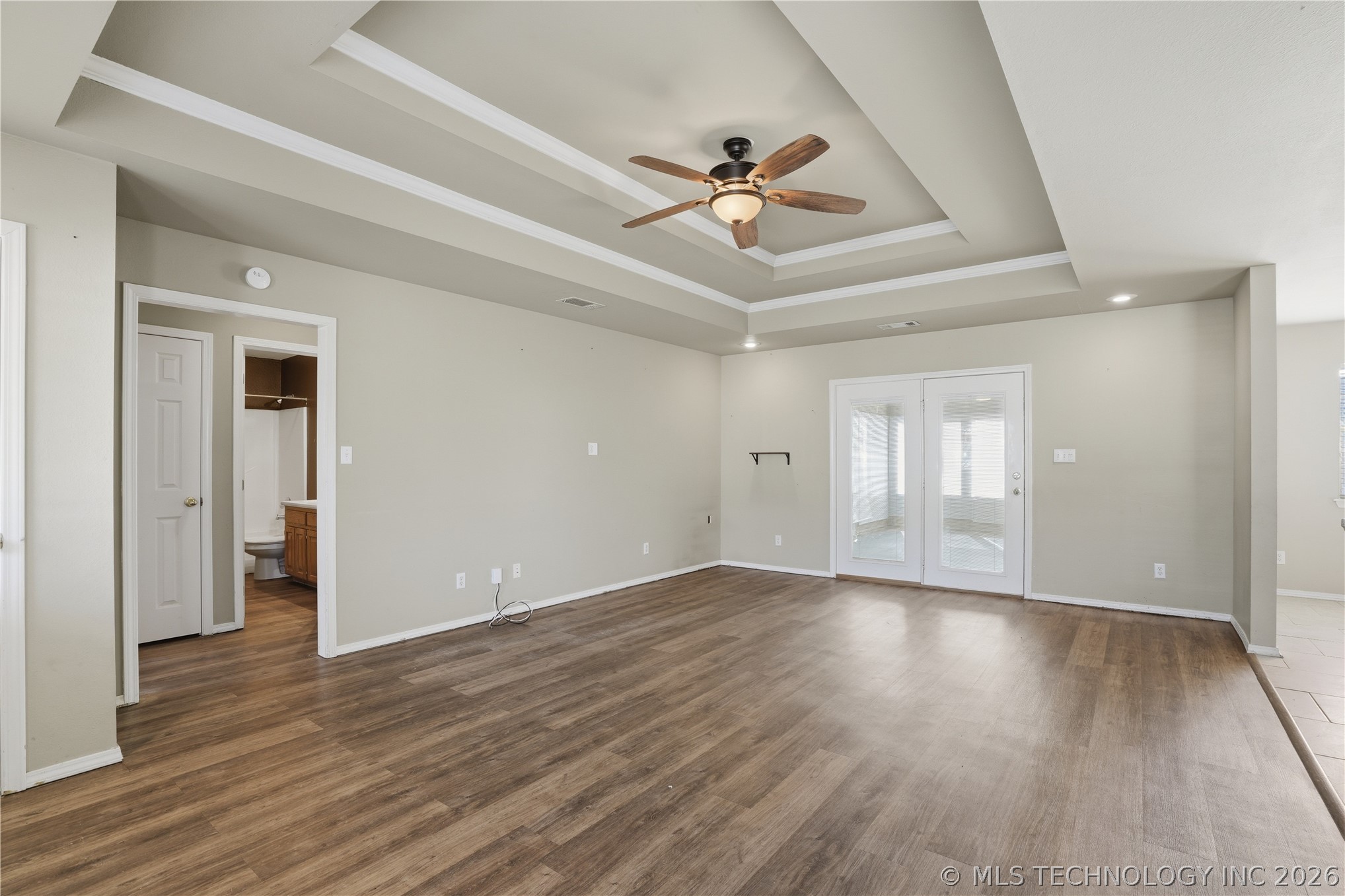 906 Kentucky Derby Drive Property Photo 7