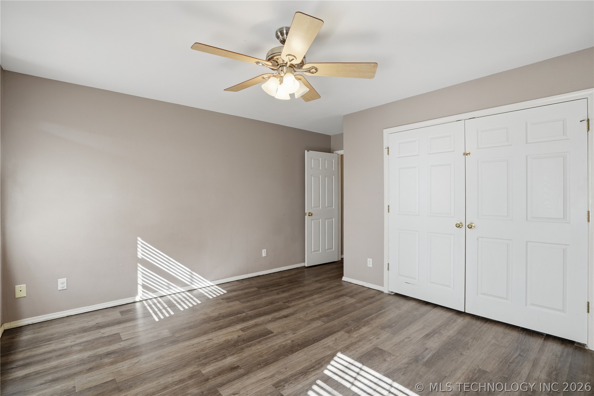 906 Kentucky Derby Drive Property Photo 8