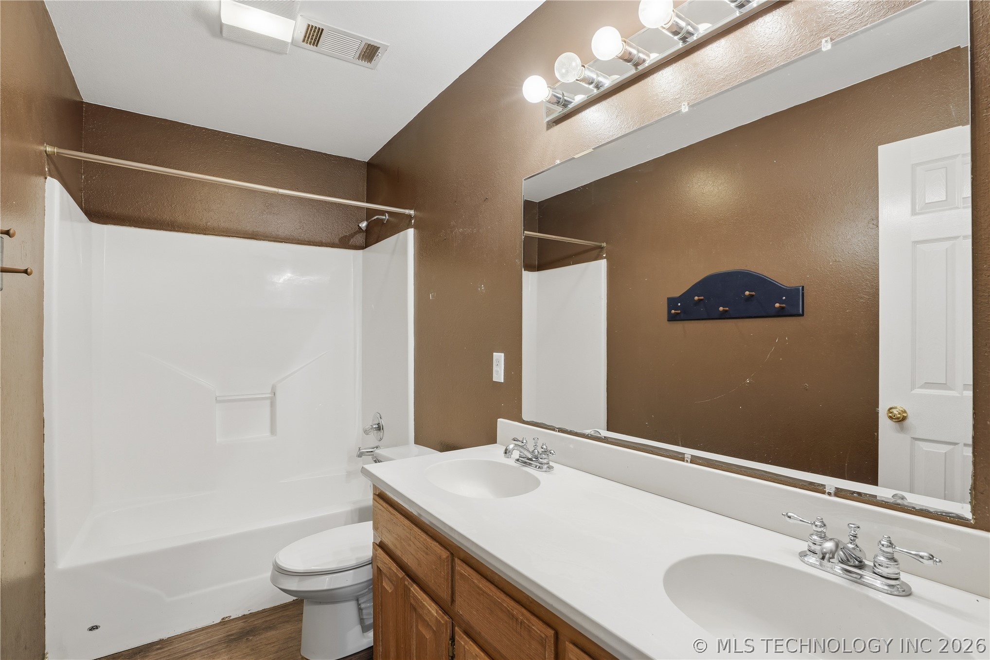 906 Kentucky Derby Drive Property Photo 12