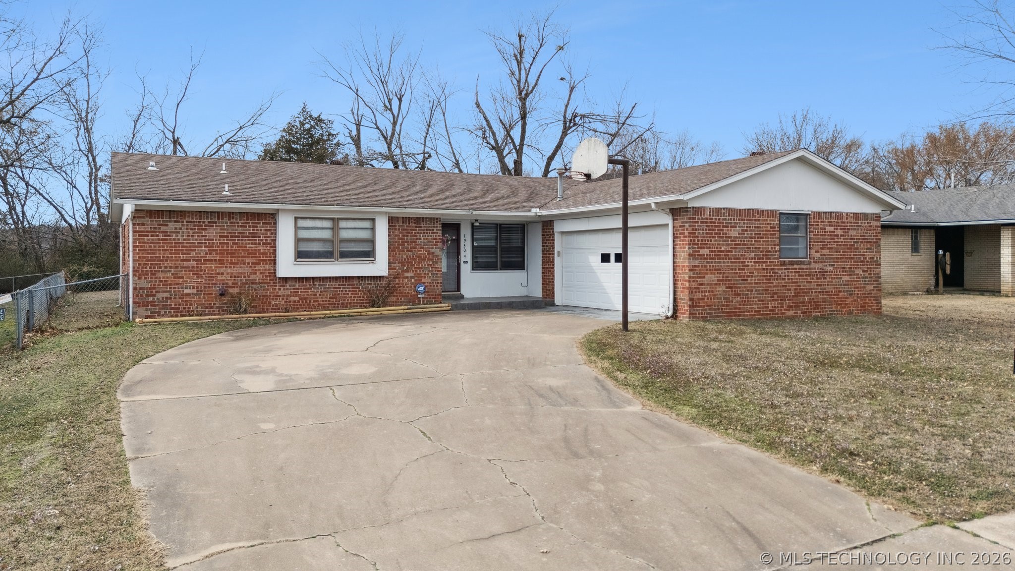 1930 S Bixby Street Property Photo 3