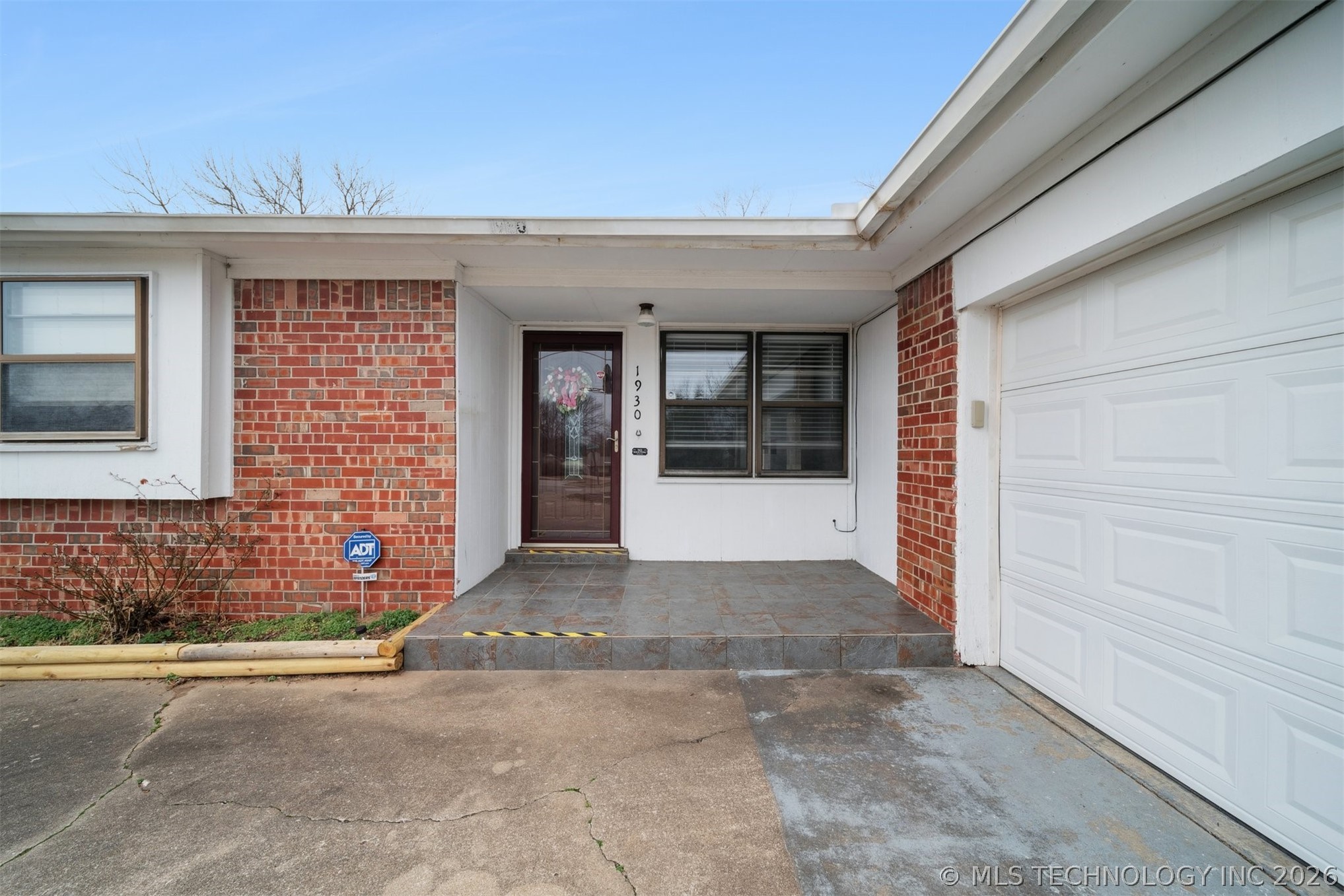 1930 S Bixby Street Property Photo 4
