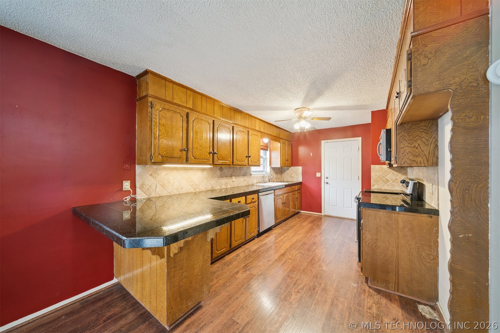 1930 S Bixby Street Property Photo 9