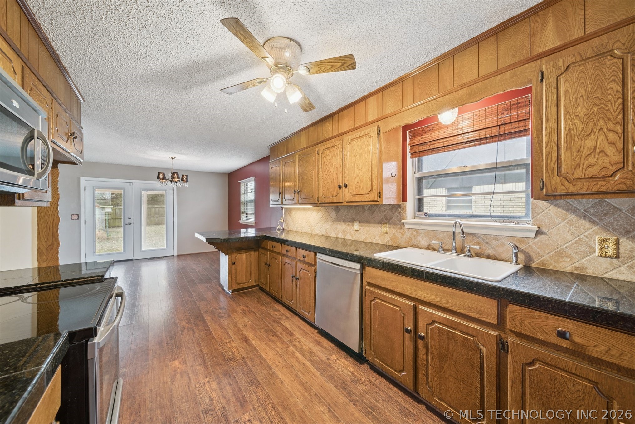 1930 S Bixby Street Property Photo 11
