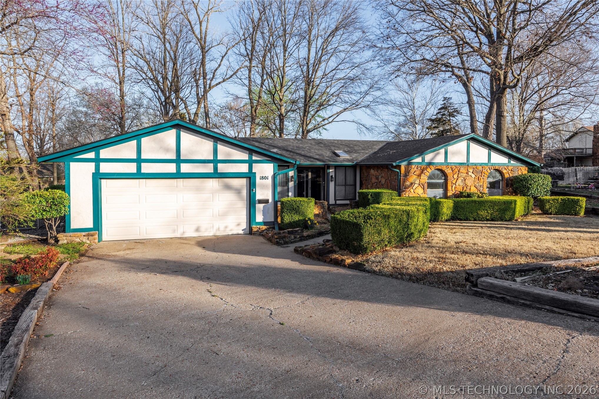 1801 Rolling Hills Place Property Photo 3