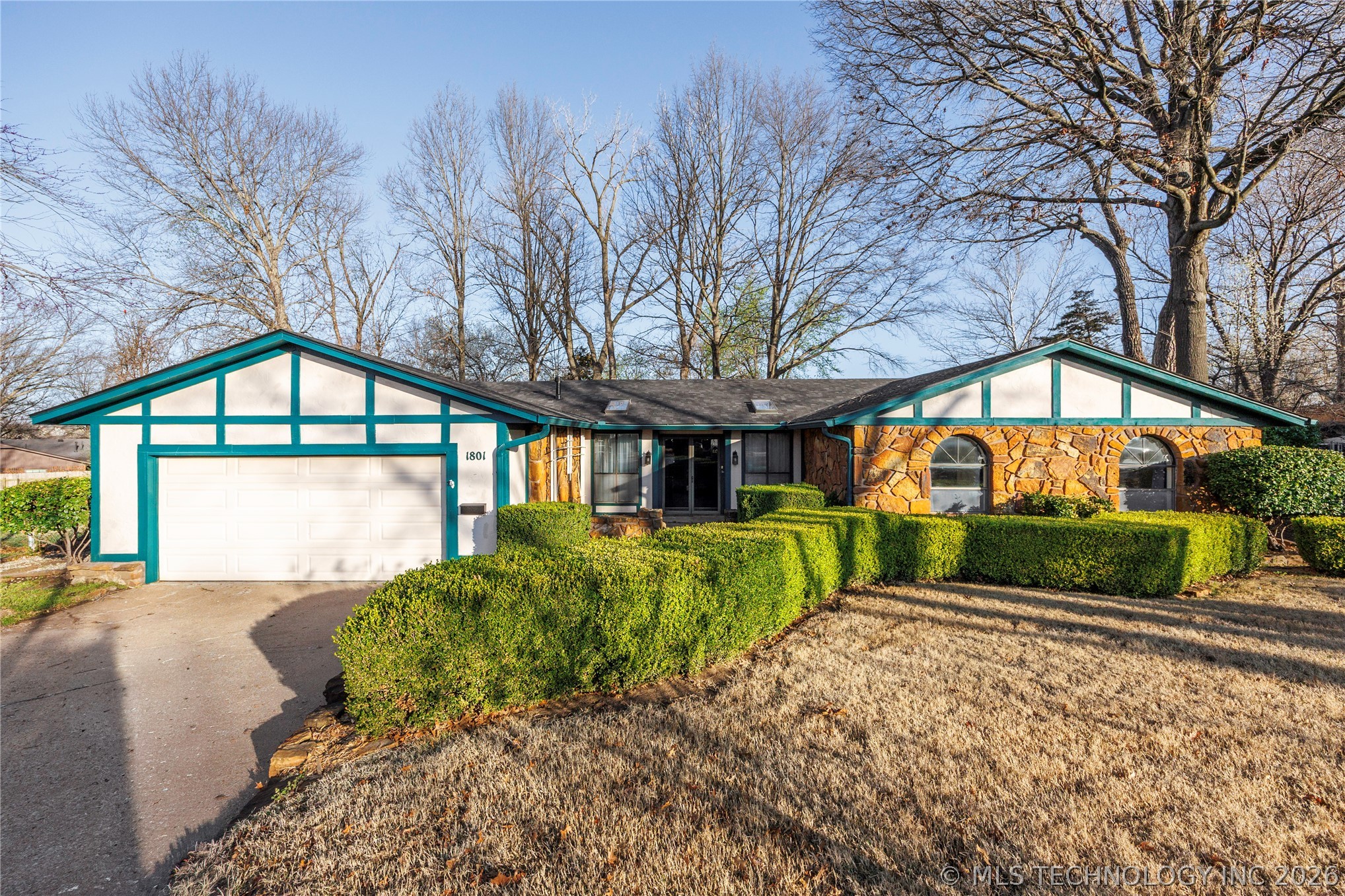 1801 Rolling Hills Place Property Photo 4