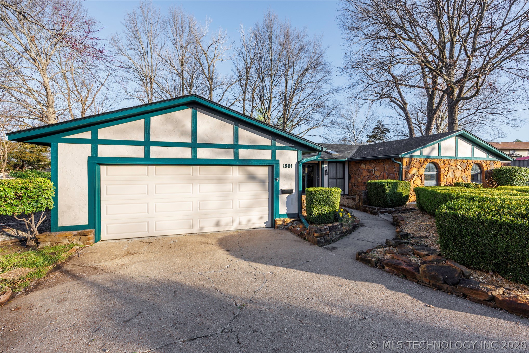 1801 Rolling Hills Place Property Photo 5