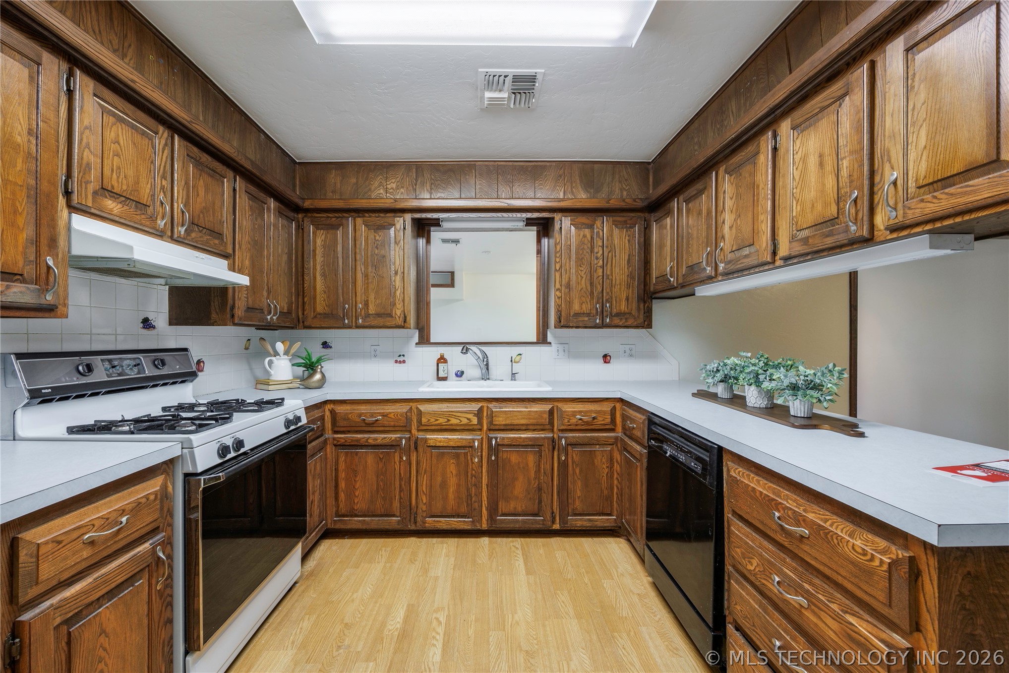 1801 Rolling Hills Place Property Photo 16