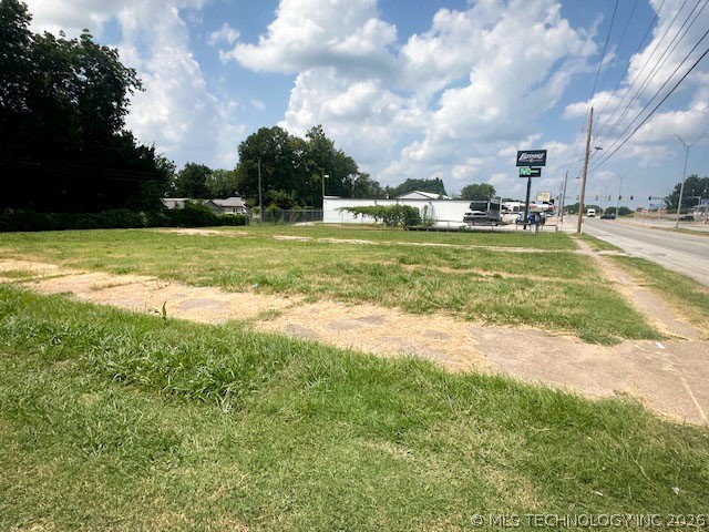 820 S Wood Drive Property Photo 3